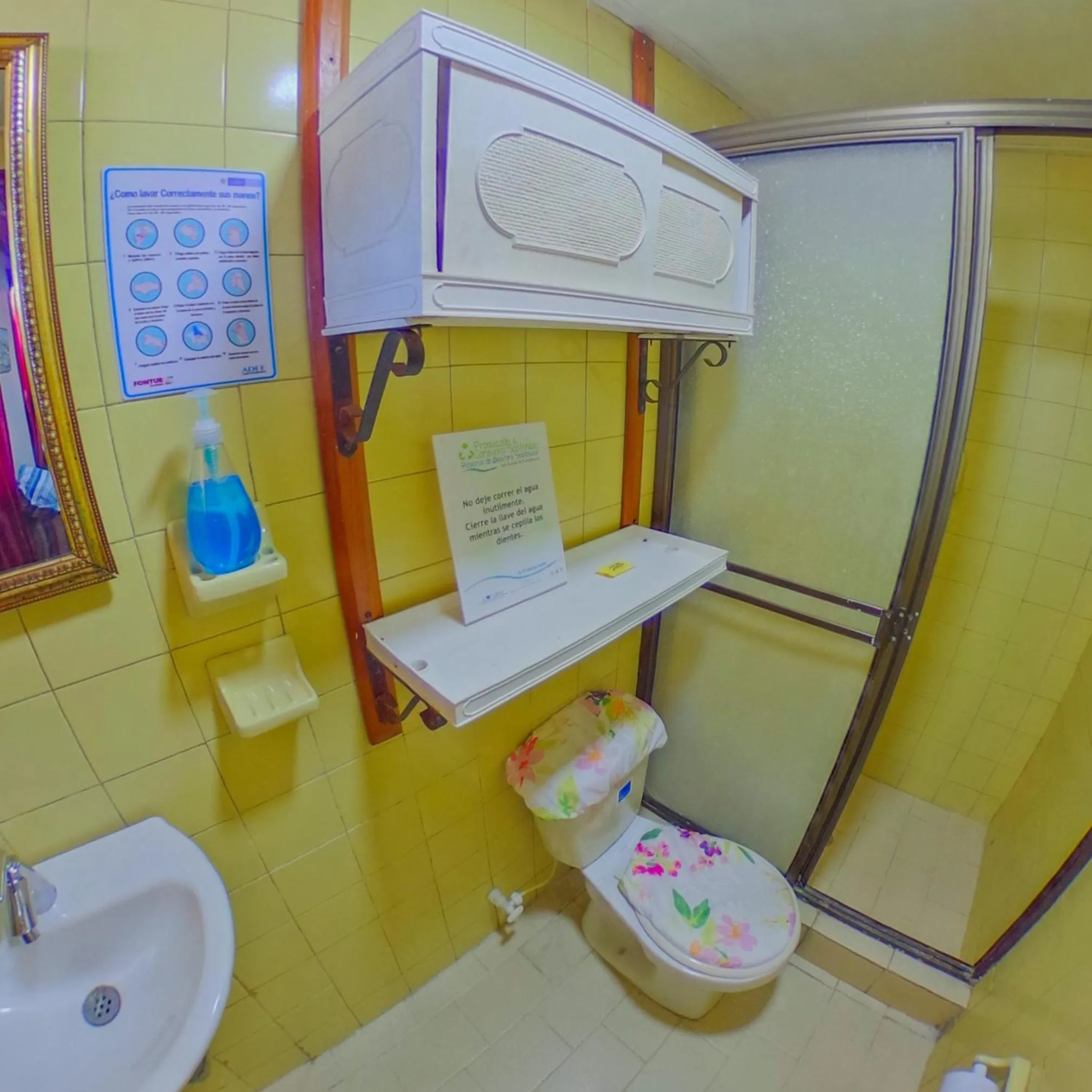 Bathroom in Posada Nativa Miss Trinie