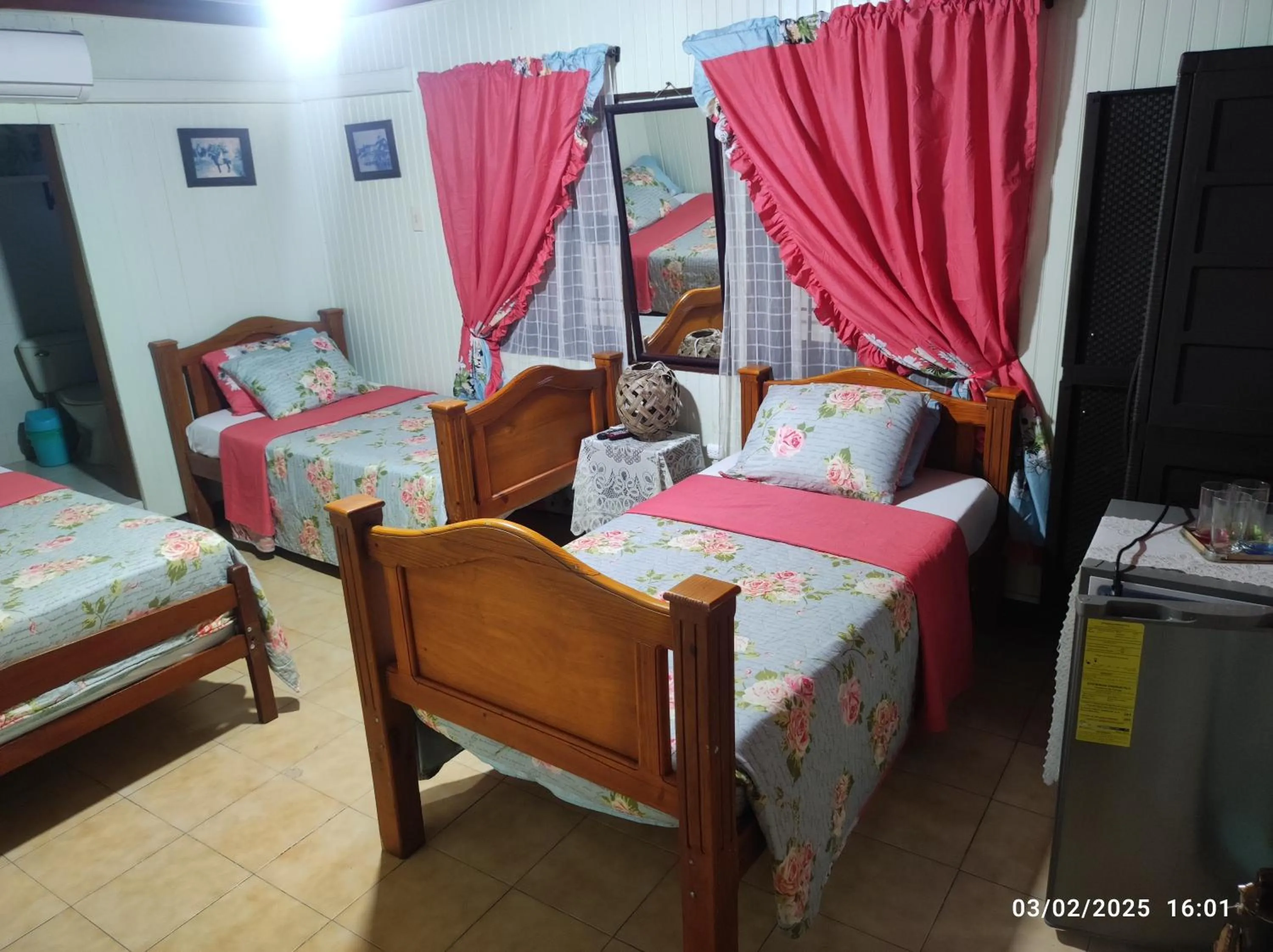 Bathroom, Bed in Posada Nativa Miss Trinie