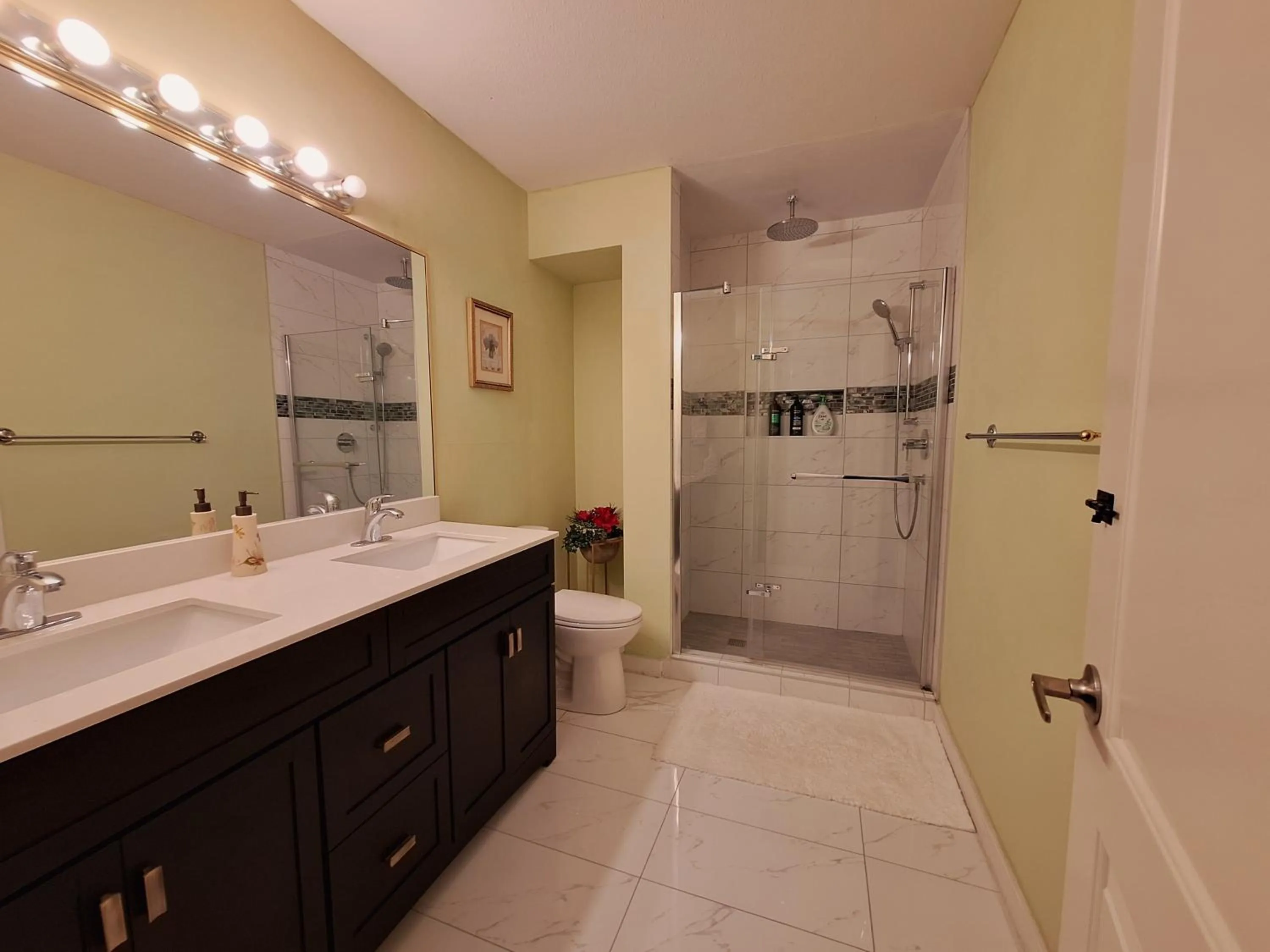 Shower in Villa Bellissimo FranTalia - Néo-Classical Résidence & Galleriséum