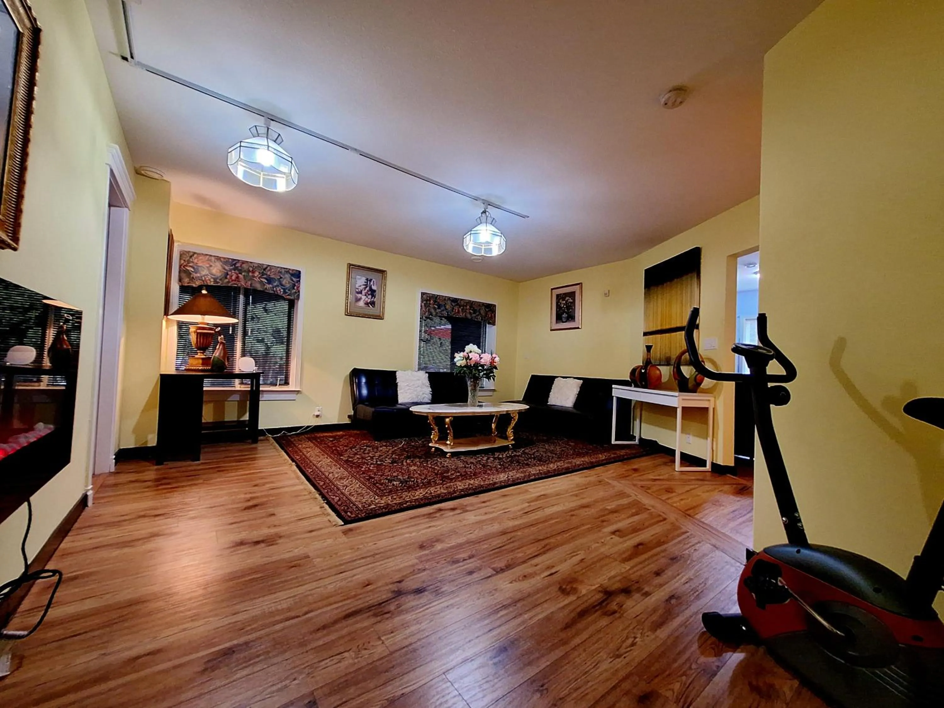 TV and multimedia in Villa Bellissimo FranTalia - Néo-Classical Résidence & Galleriséum