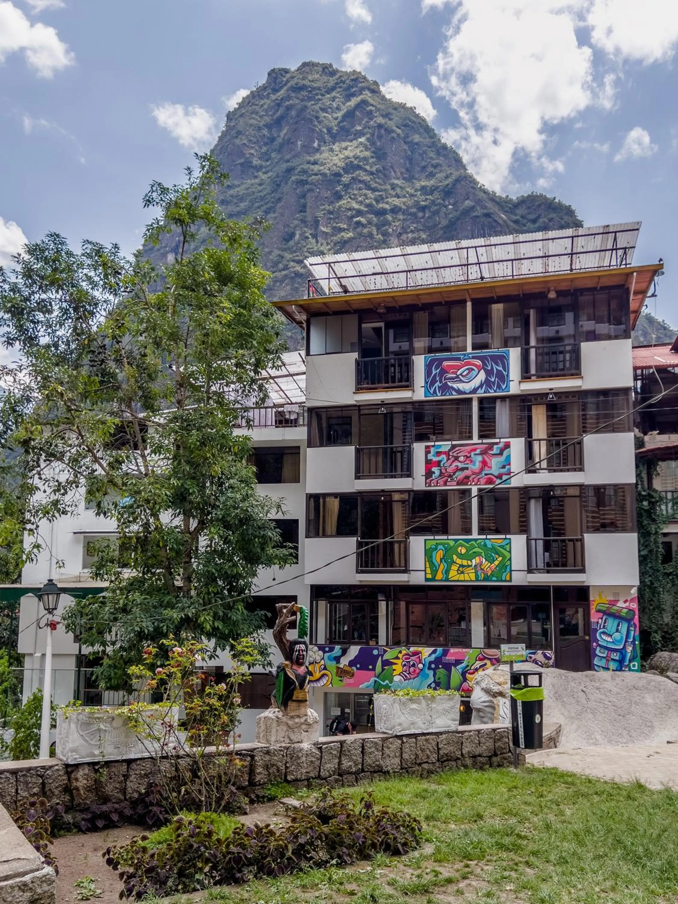 Property building in Supertramp Hostel Machupicchu