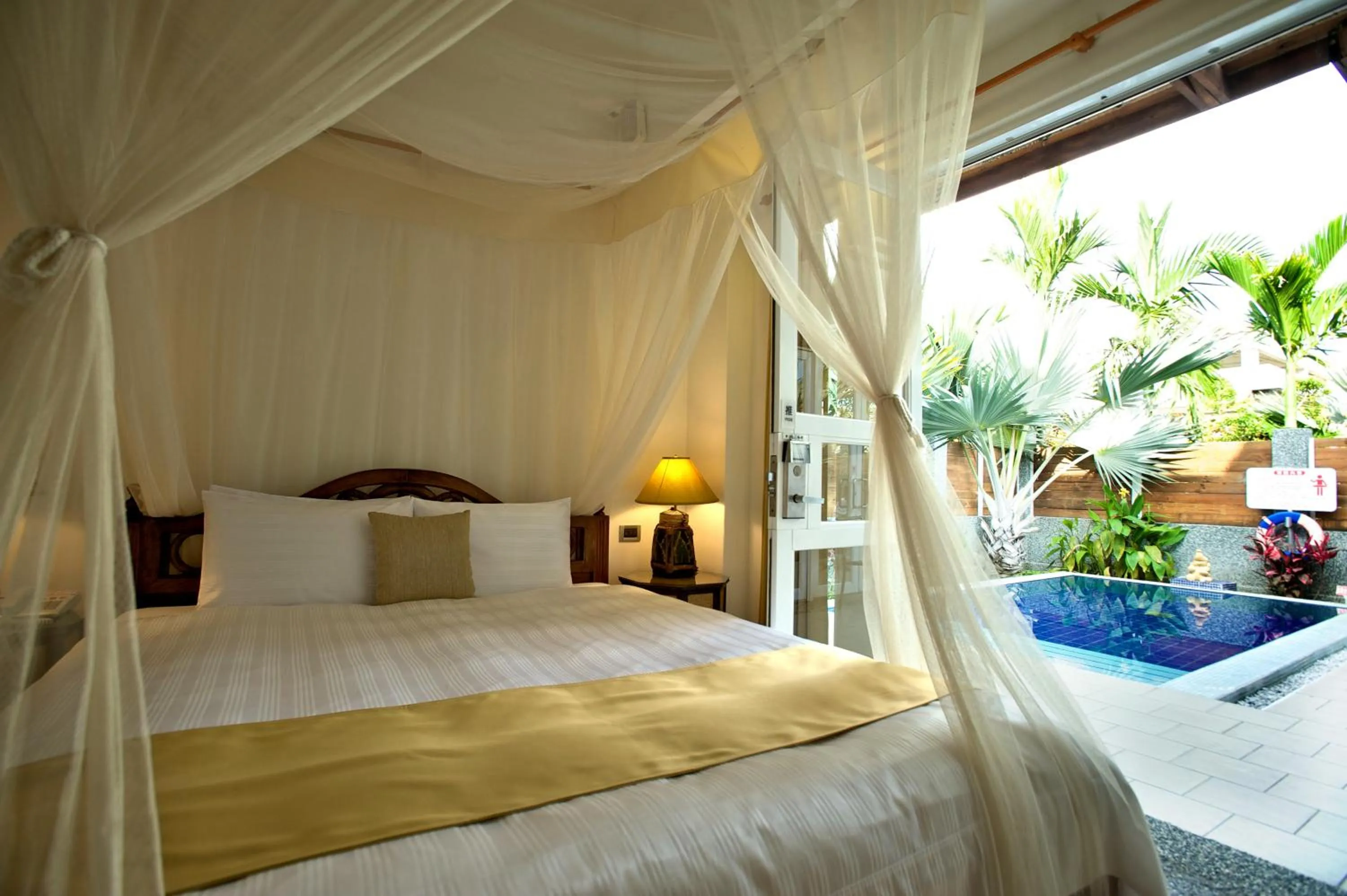 Bedroom, Bed in Papago International Resort