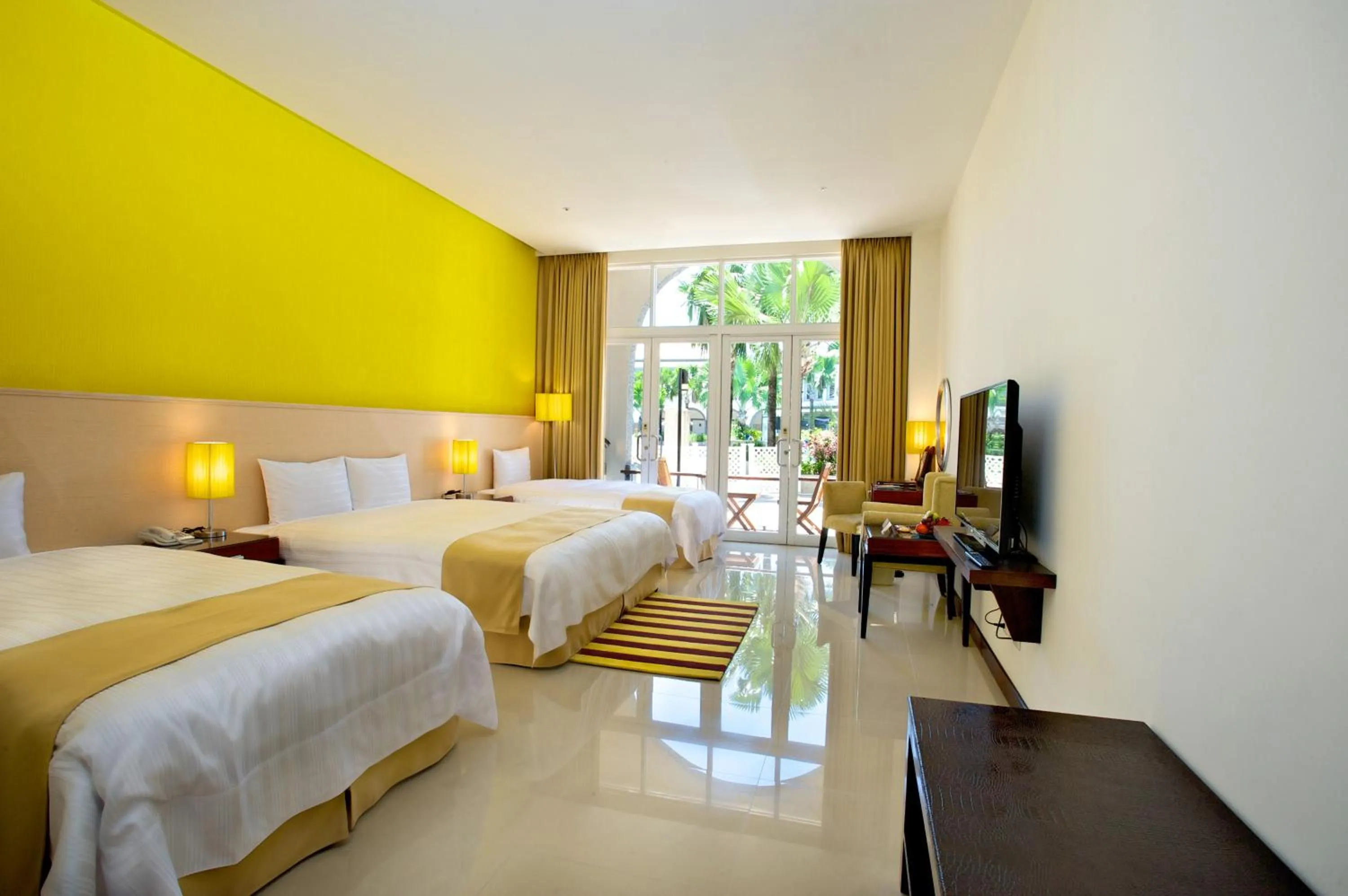 Photo of the whole room, Bed in Papago International Resort