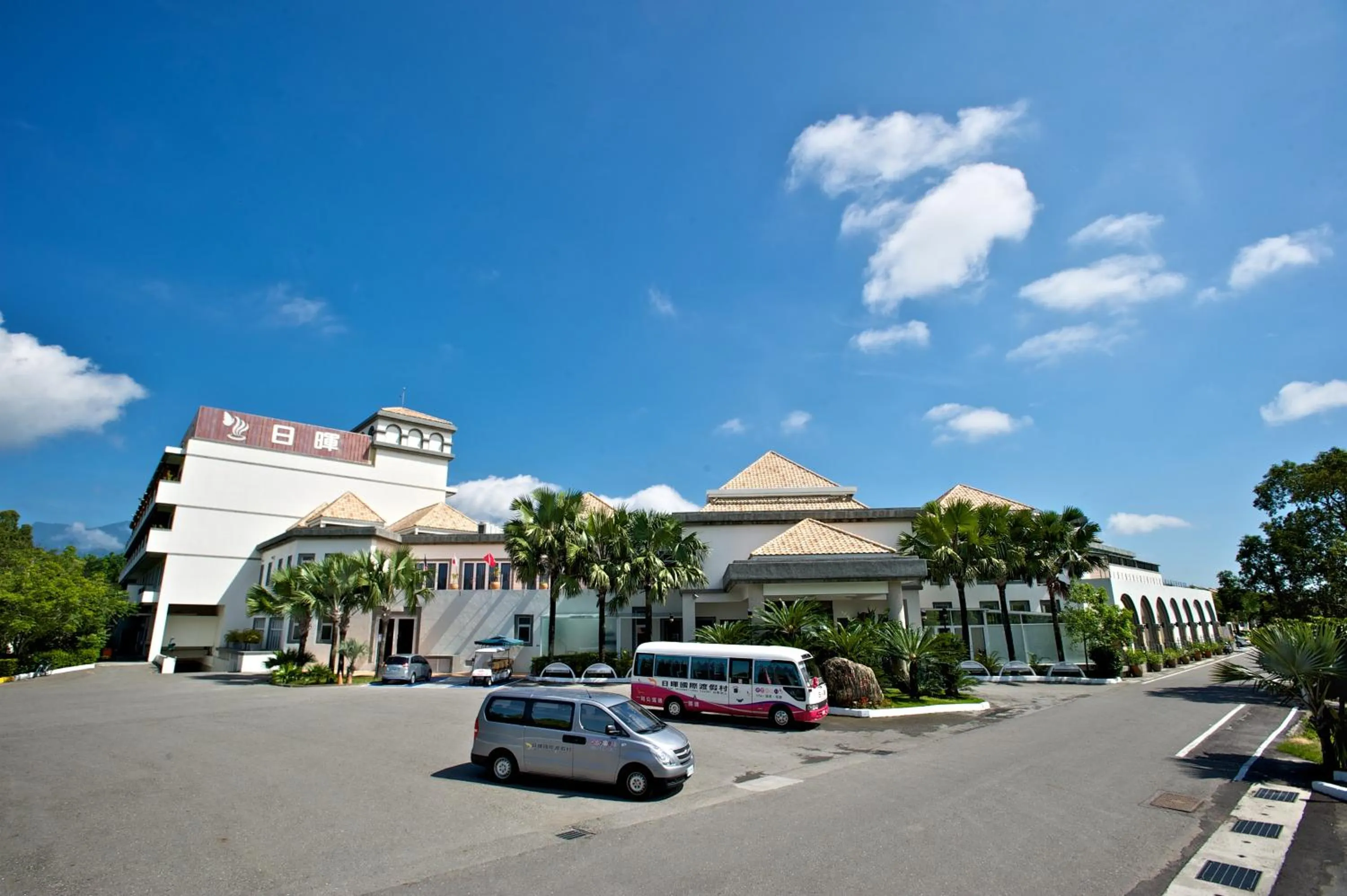 Facade/entrance in Papago International Resort