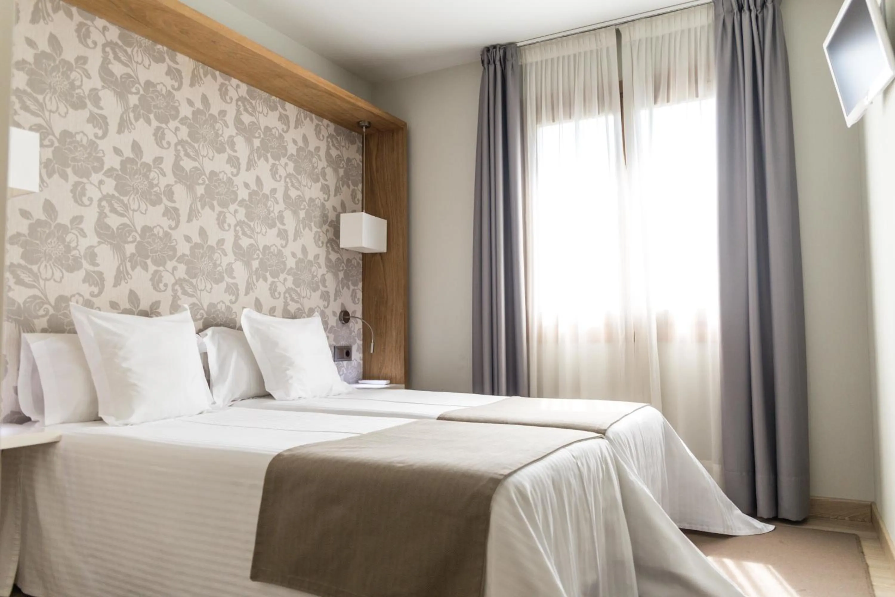 Bedroom, Bed in Tinas de Pechon