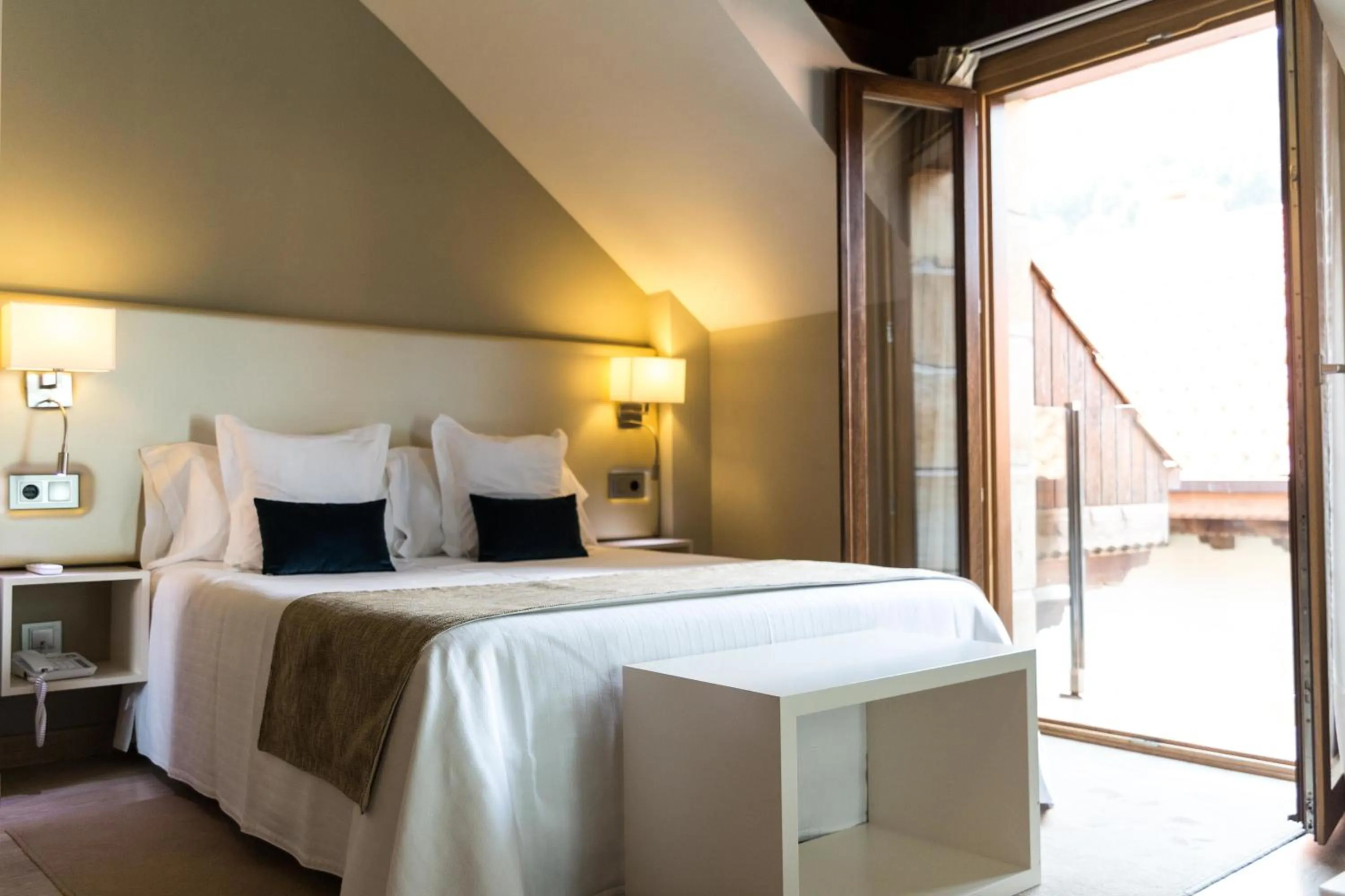 Bedroom, Bed in Tinas de Pechon