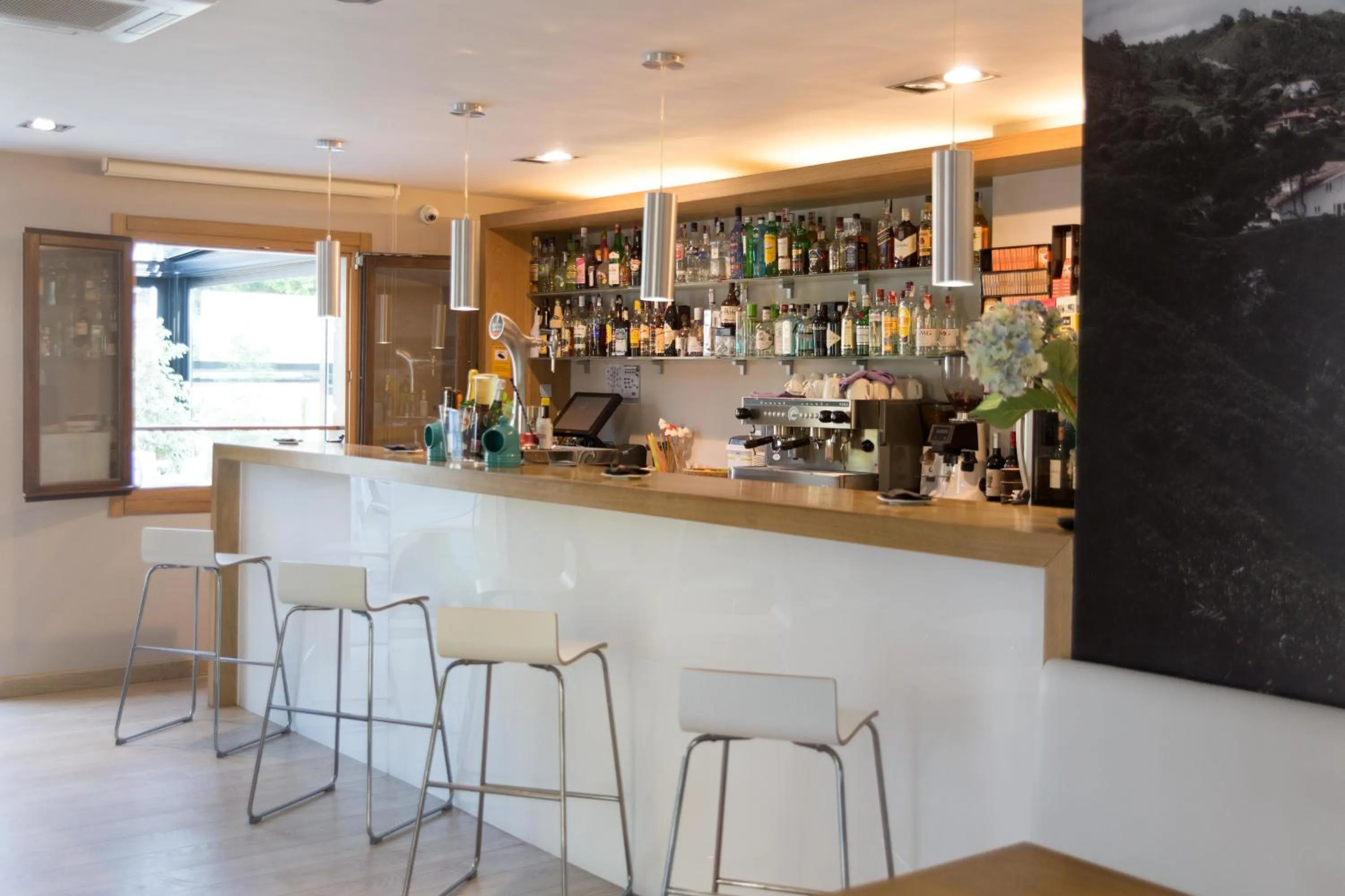 Lounge or bar in Tinas de Pechon