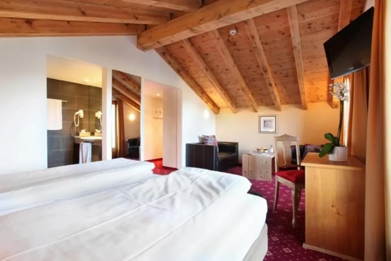 Photo of the whole room, Bed in Hotel Central