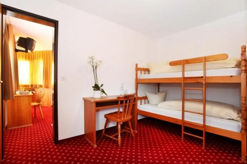 bunk bed, Bed in Hotel Central