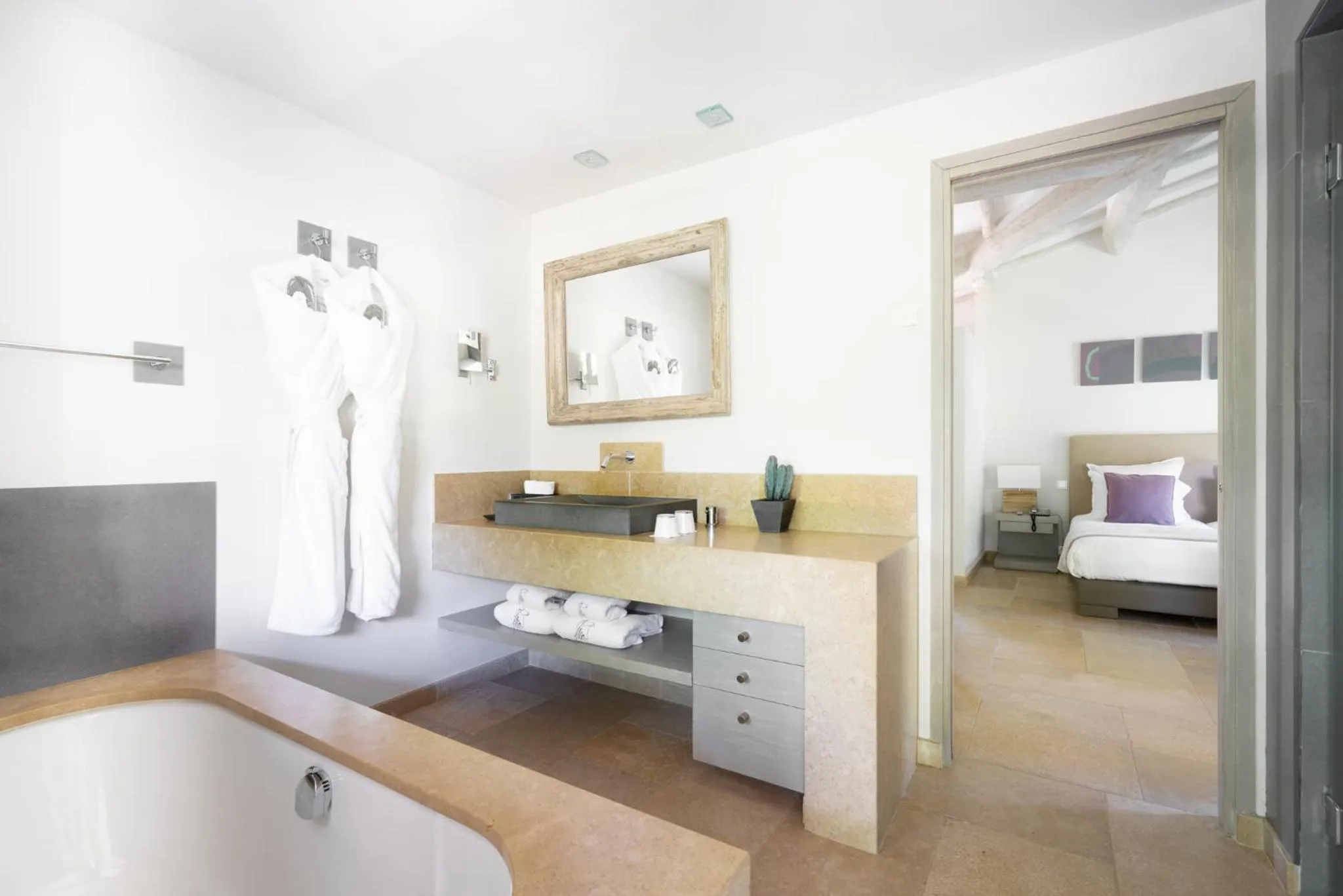 Bathroom, Bed in Le Pre de la Mer
