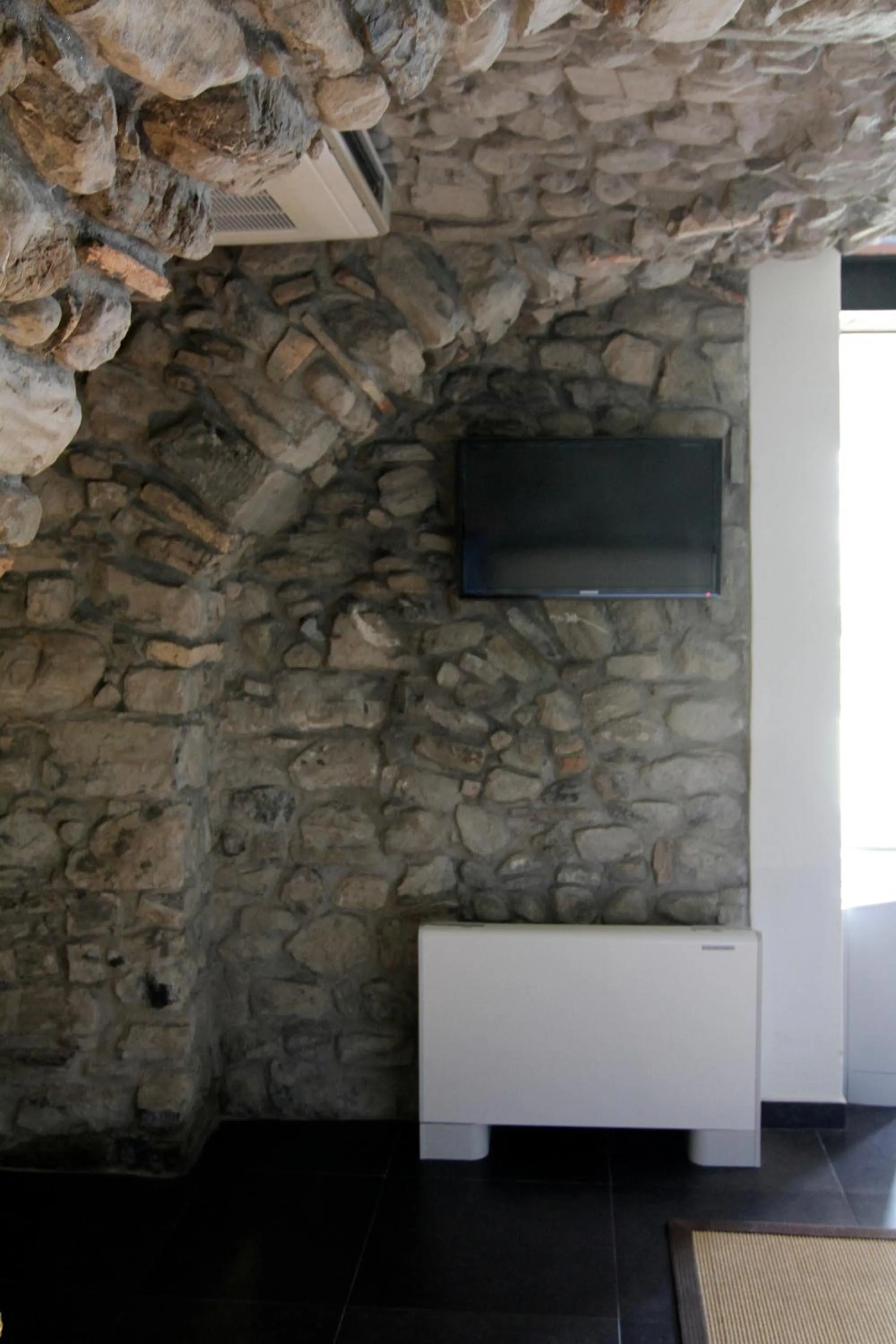 TV and multimedia in Hotel Corte Santa Libera