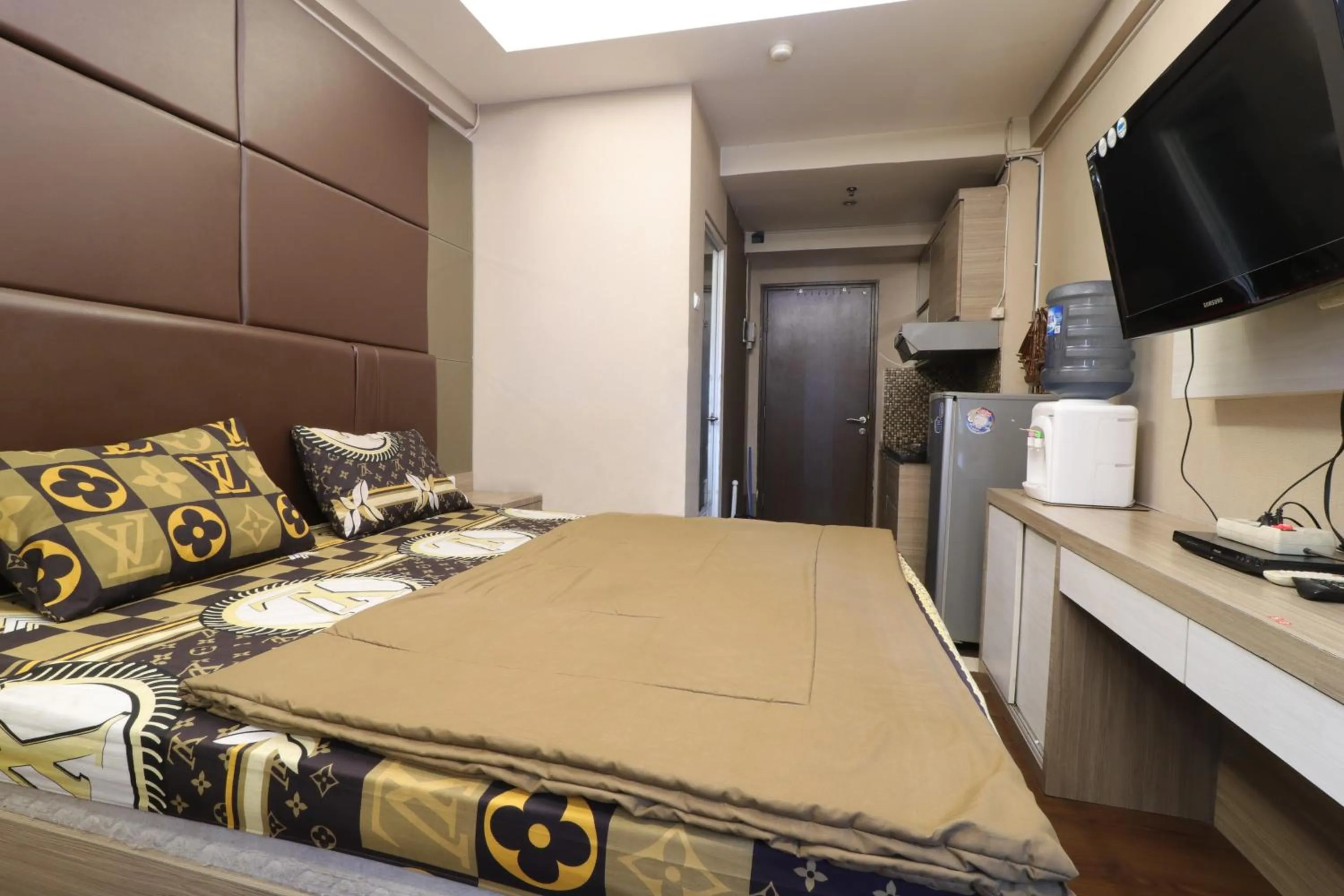 Bedroom, Bed in The Suite Metro Apartment by King Official
