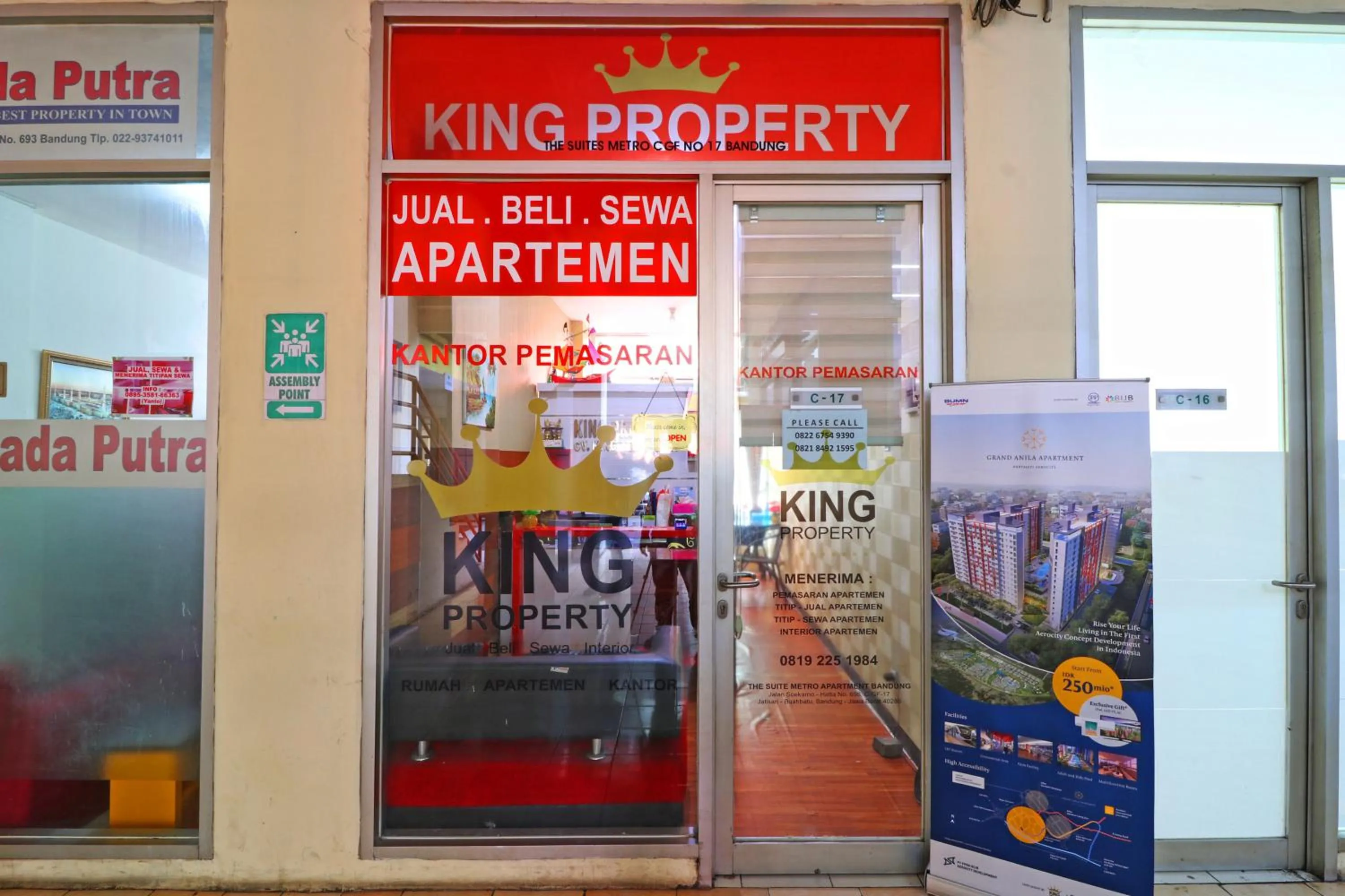 Lobby or reception in The Suite Metro Apartment by King Official