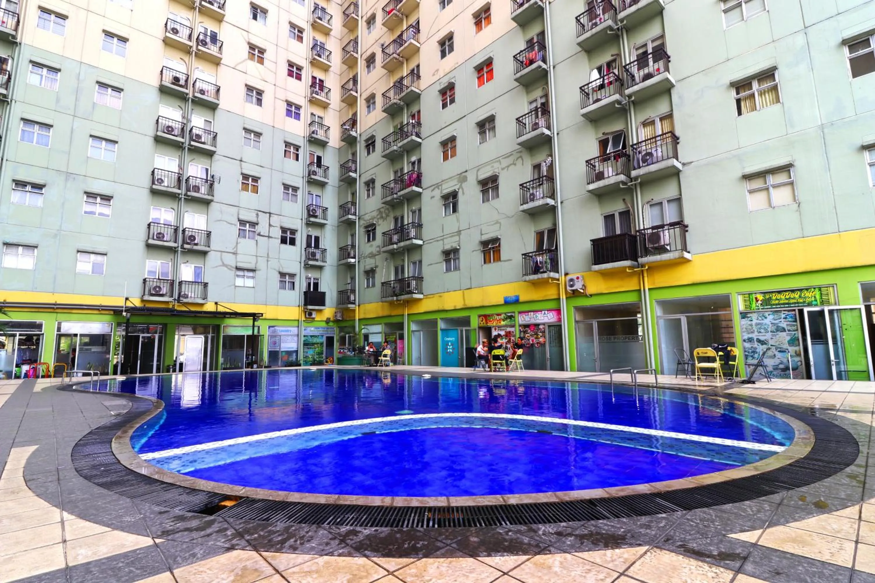 Swimming pool in The Suite Metro Apartment by King Official