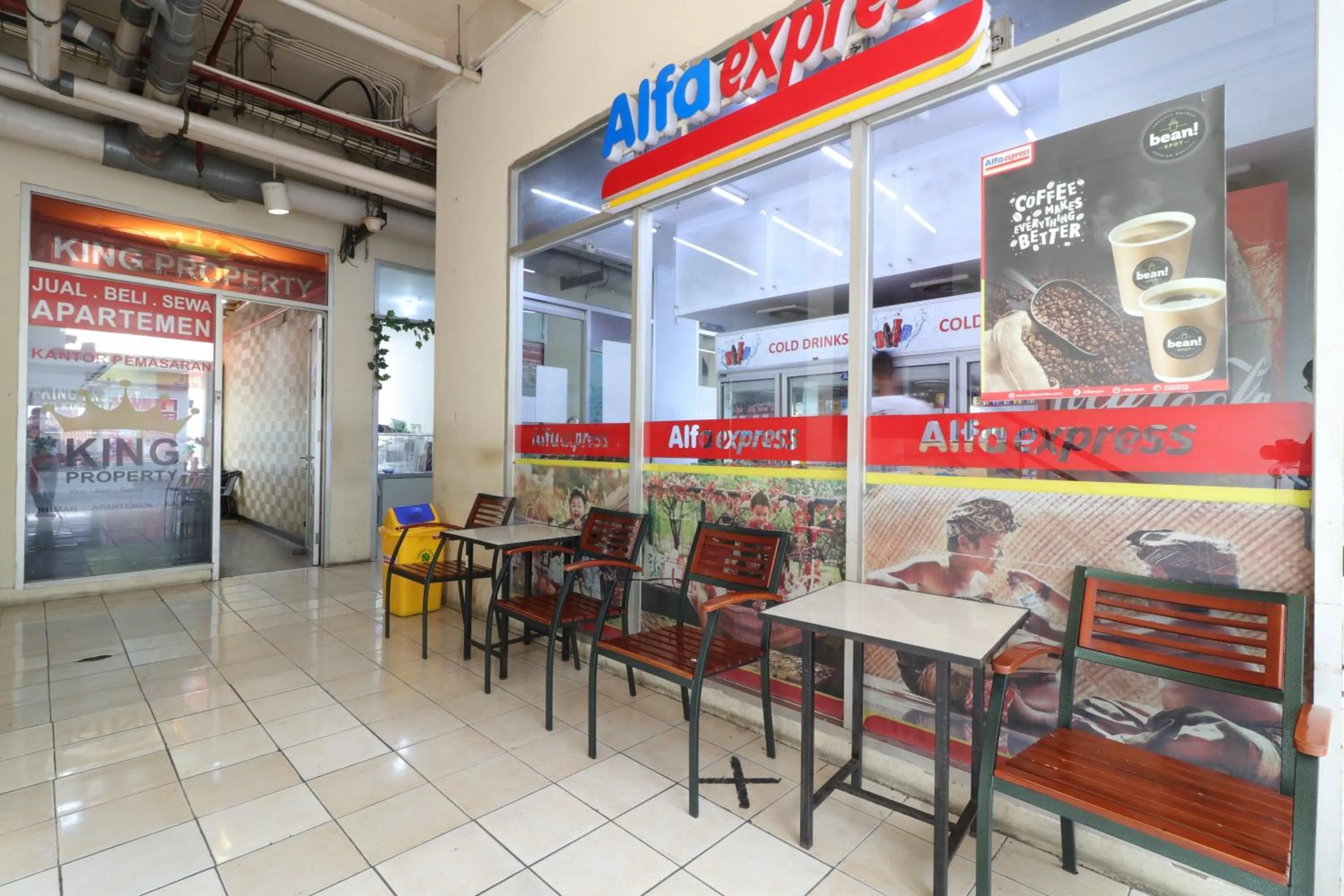 Lobby or reception in The Suite Metro Apartment by King Official