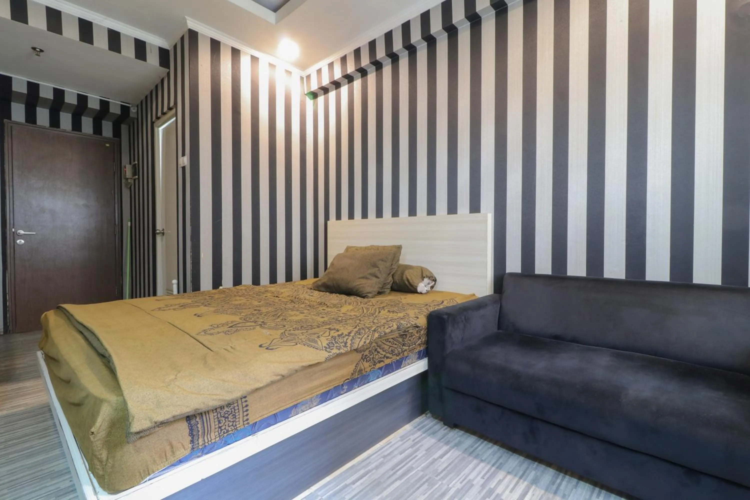 Bedroom, Bed in The Suite Metro Apartment by King Official