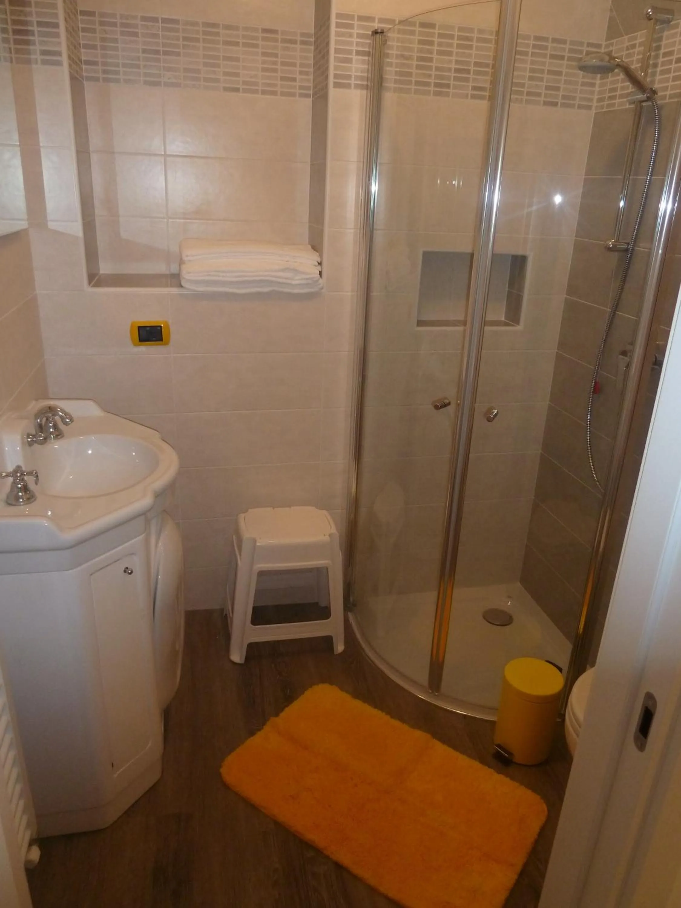 Shower in Albergo Casa Este