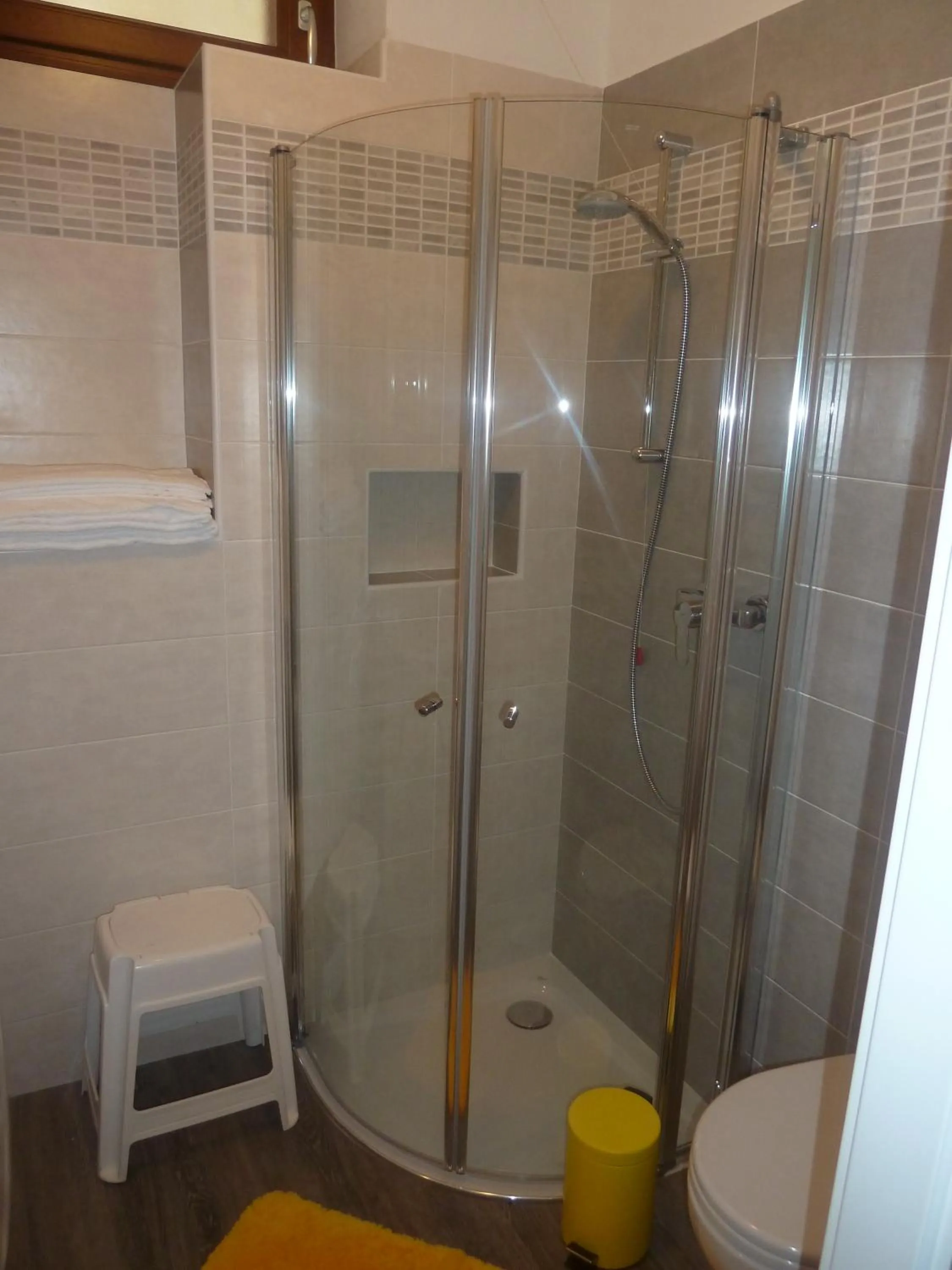 Shower in Albergo Casa Este