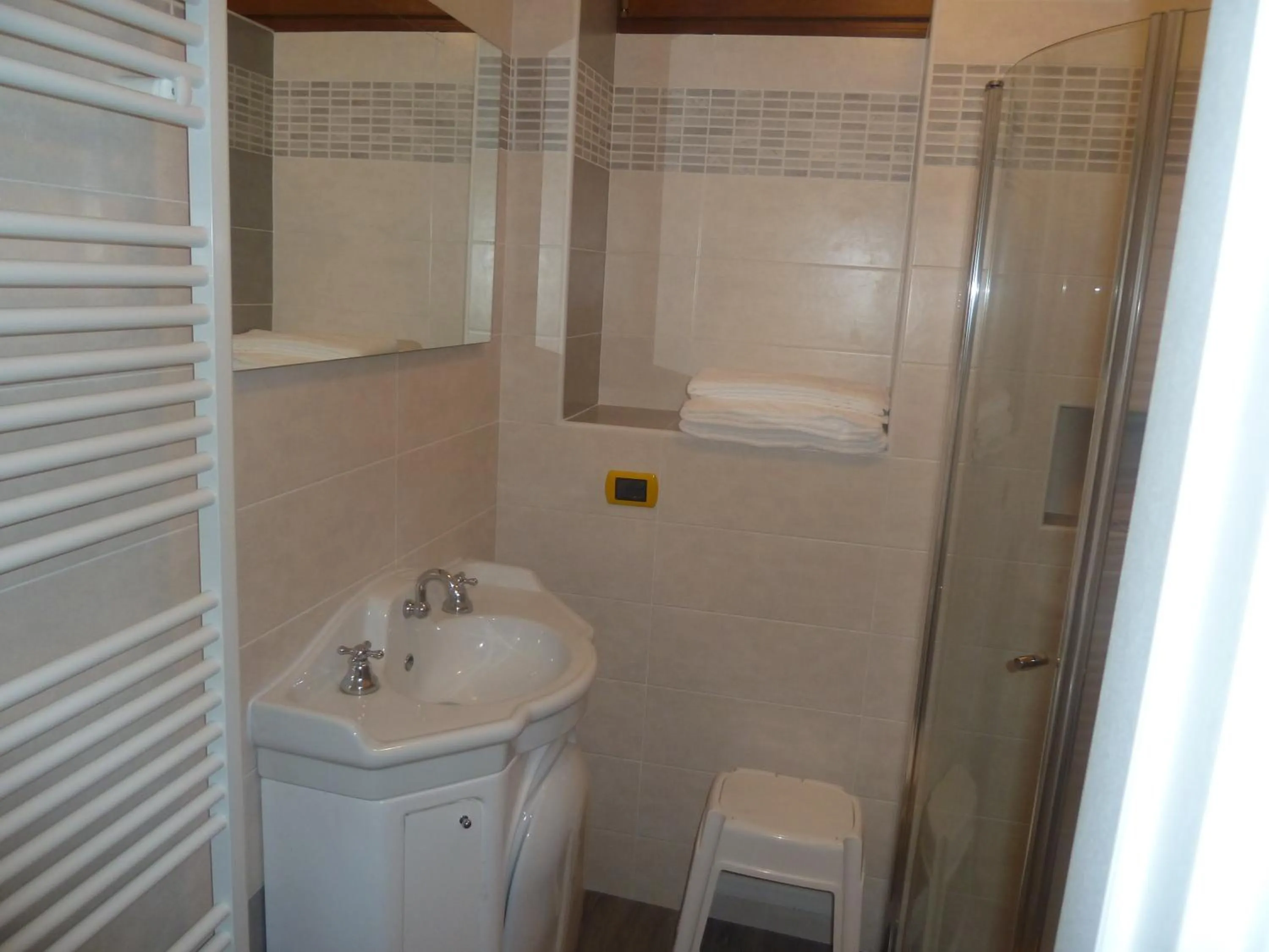 Shower in Albergo Casa Este