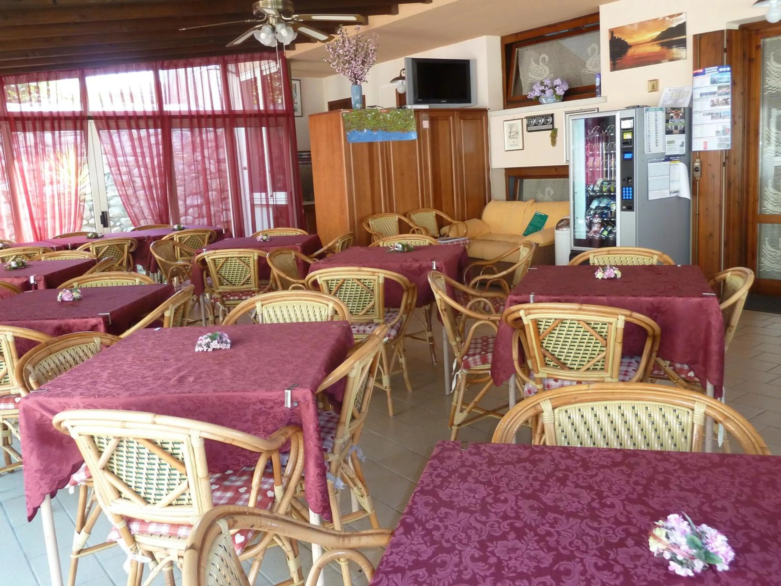 Communal lounge/ TV room in Albergo Casa Este