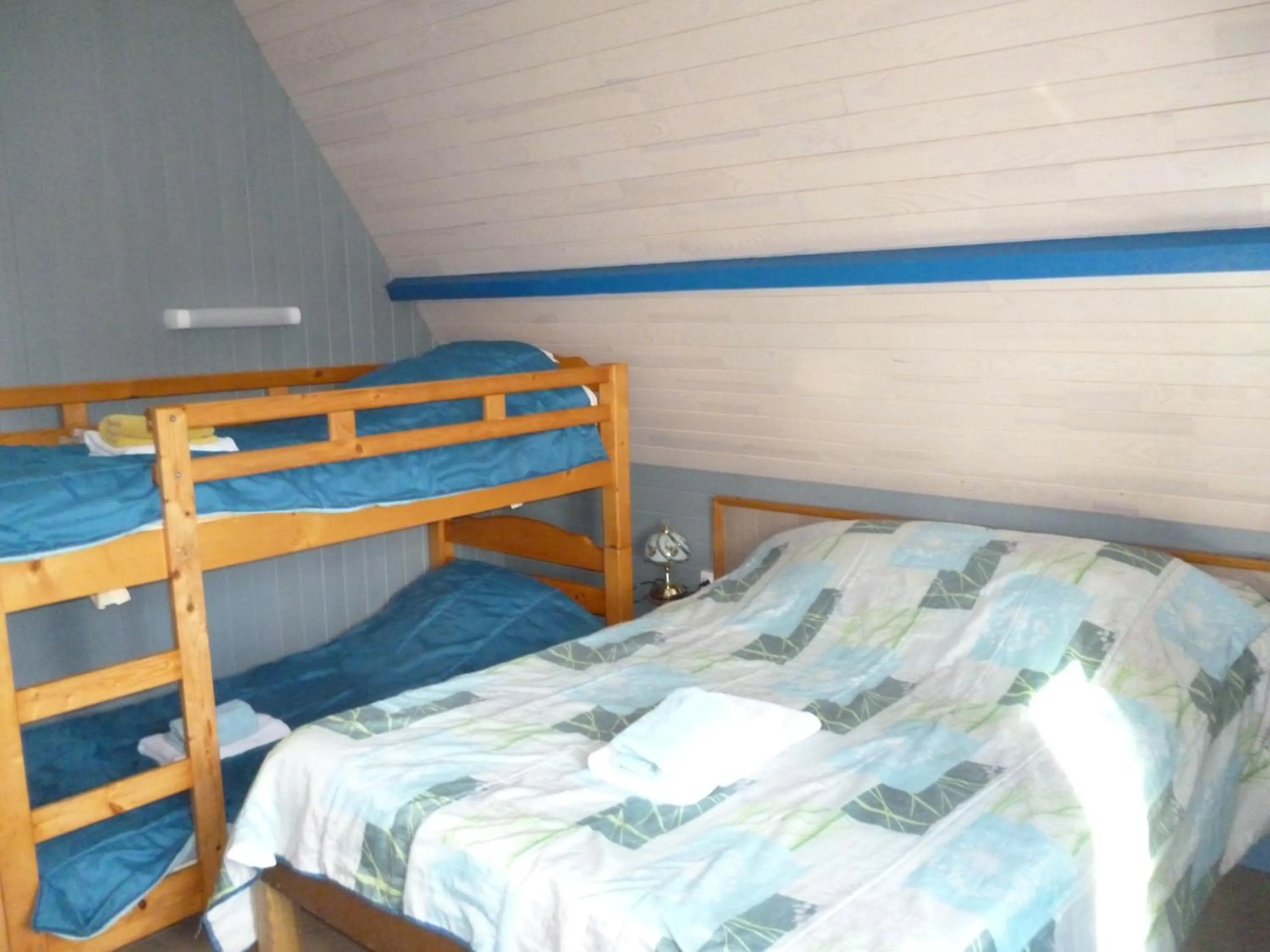 Photo of the whole room, Bed in Auberge des Etangs