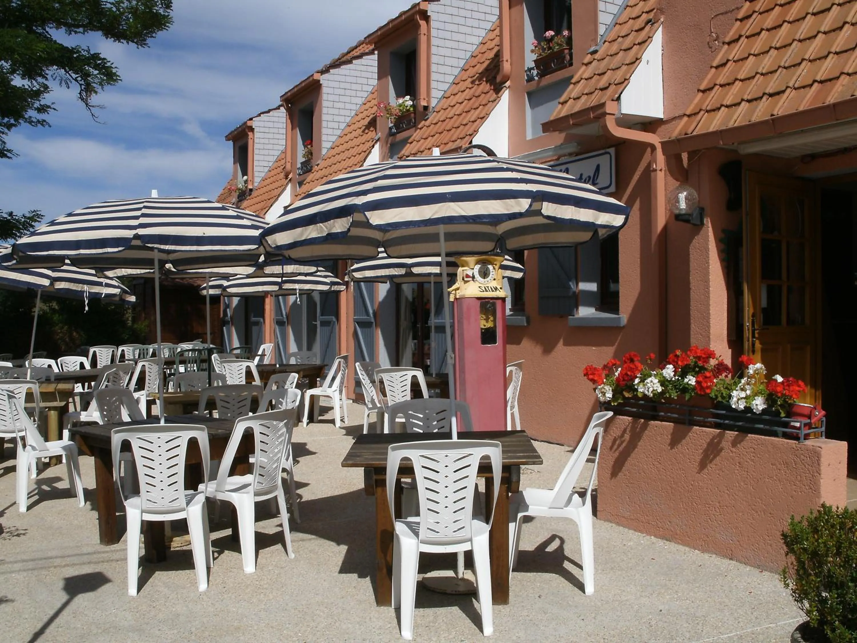 Patio in Auberge des Etangs