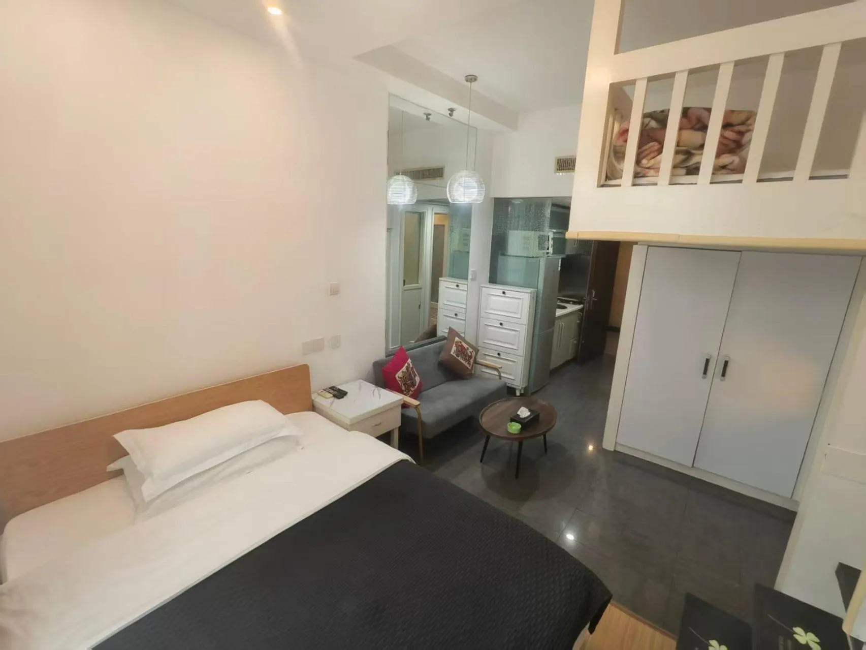 Photo of the whole room, Bed in Xinshikong Apartments- Abest Zhongshan Park No.1