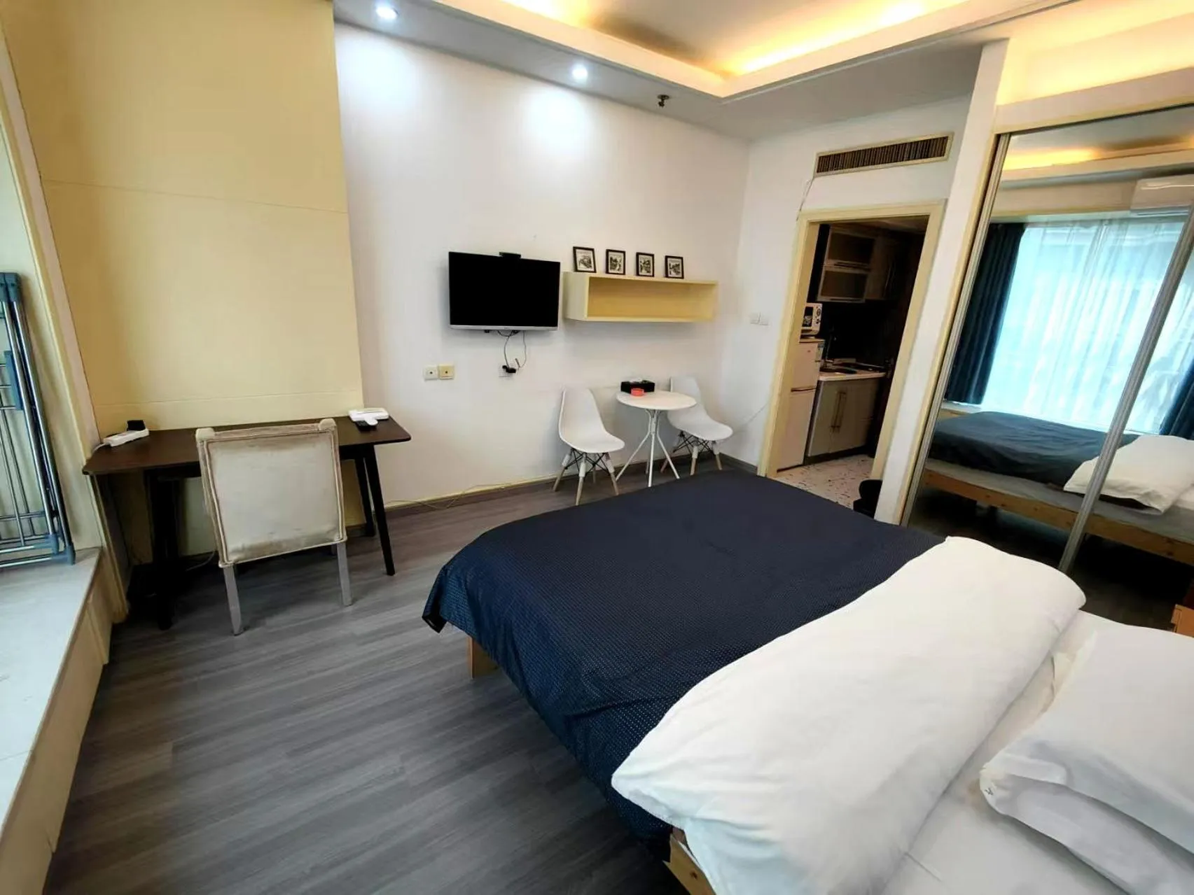 Bed in Xinshikong Apartments- Abest Zhongshan Park No.1