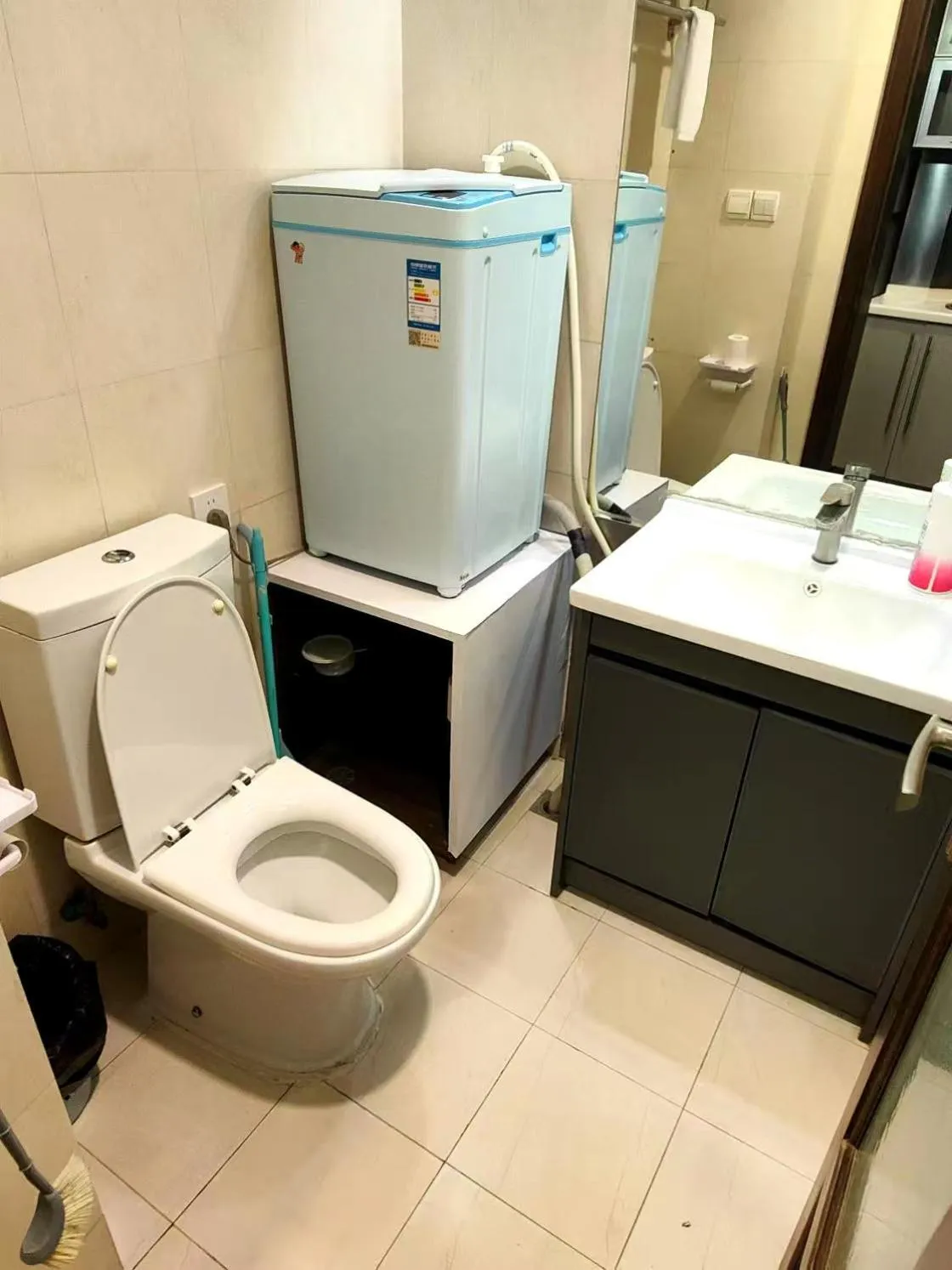 Toilet in Xinshikong Apartments- Abest Zhongshan Park No.1