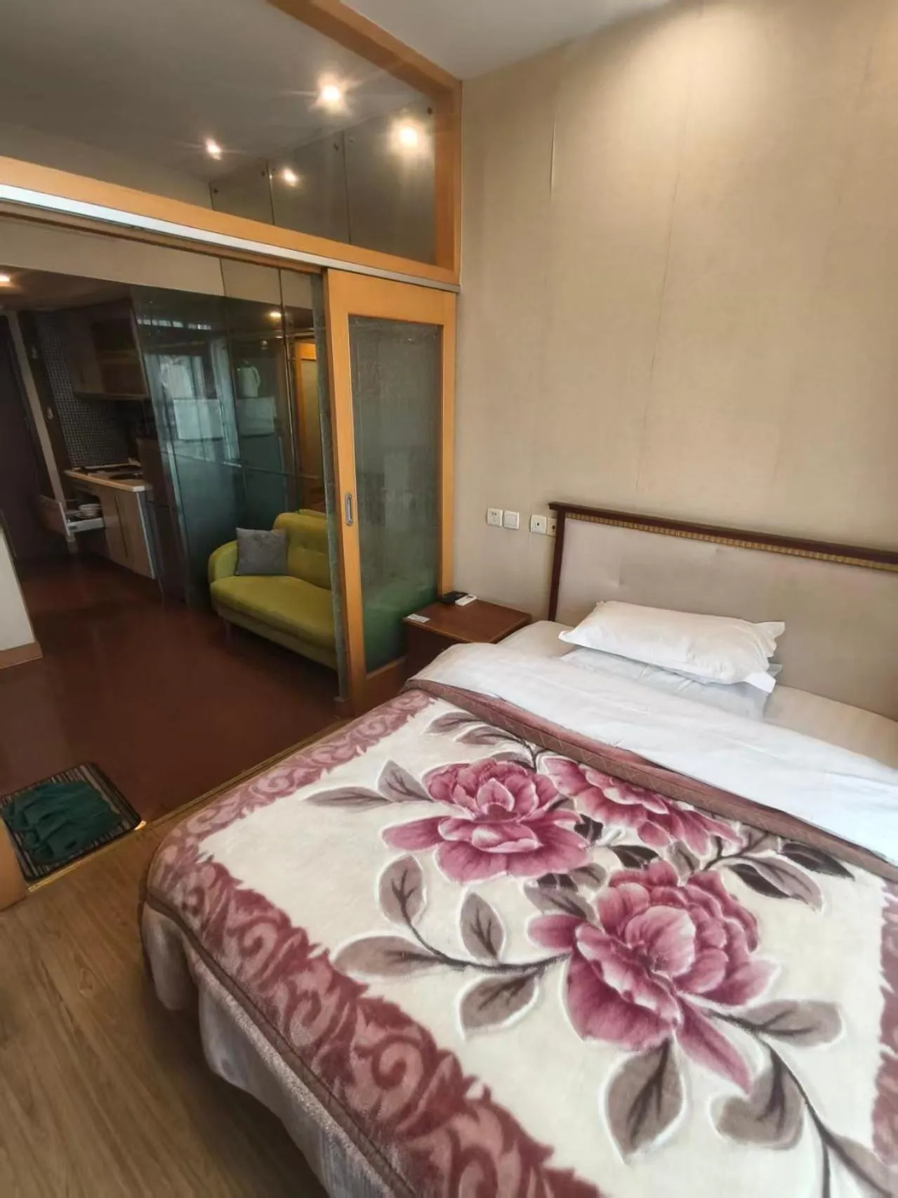 Bed in Xinshikong Apartments- Abest Zhongshan Park No.1