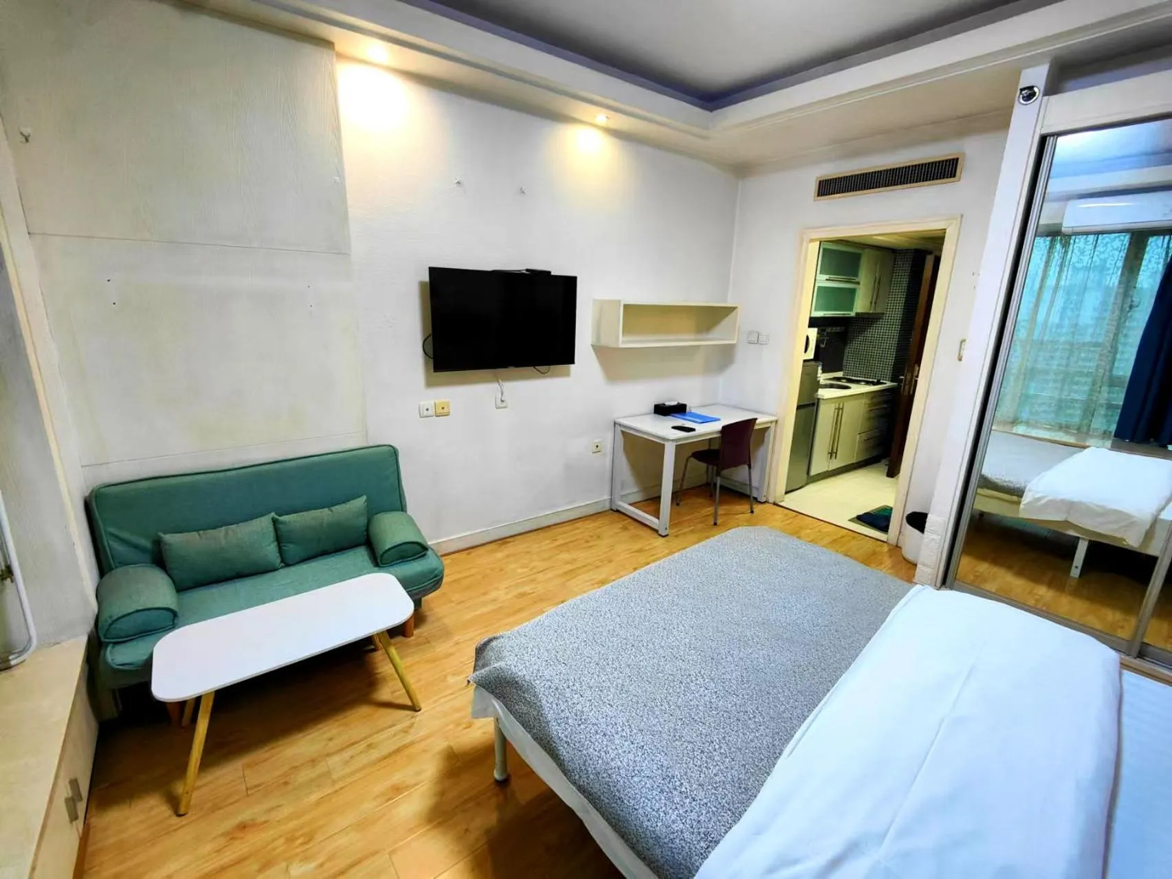 Bed in Xinshikong Apartments- Abest Zhongshan Park No.1