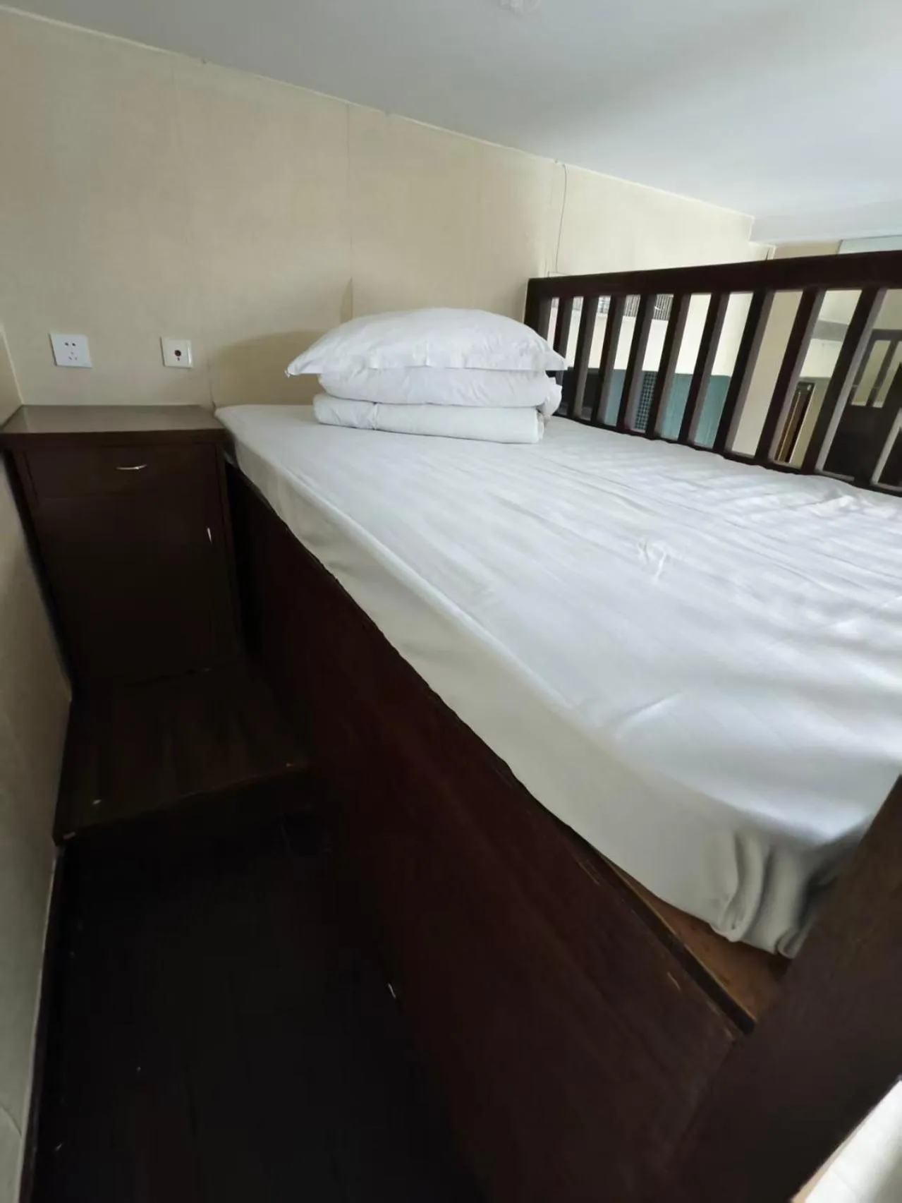 Bed in Xinshikong Apartments- Abest Zhongshan Park No.1