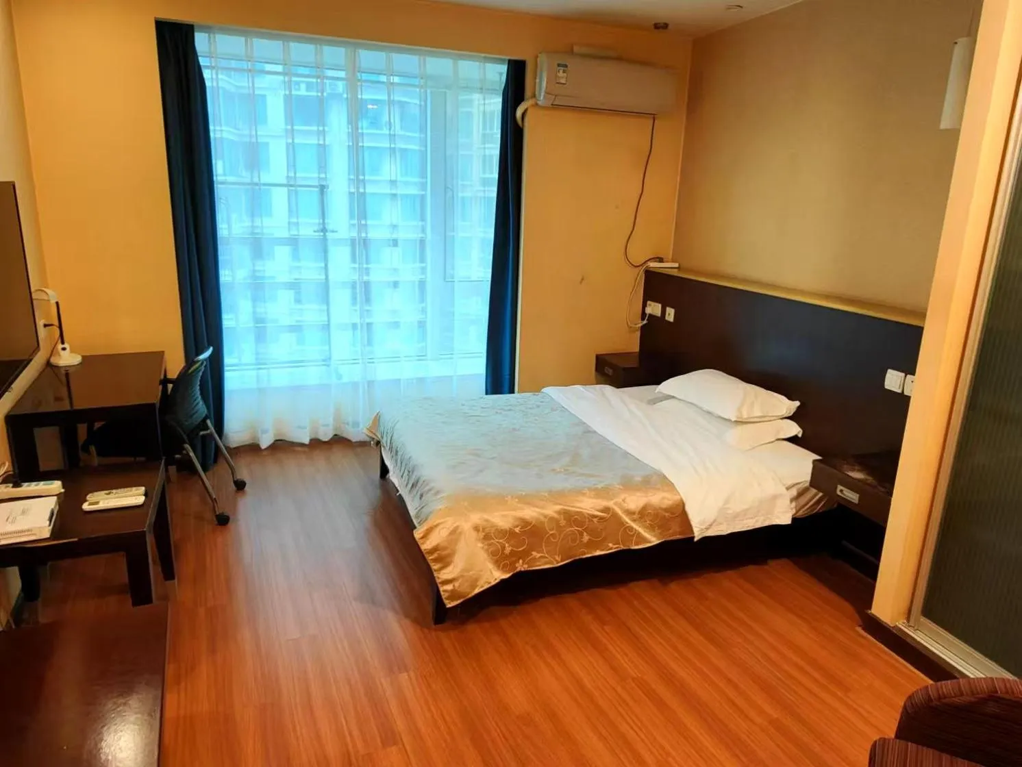 Bed in Xinshikong Apartments- Abest Zhongshan Park No.1