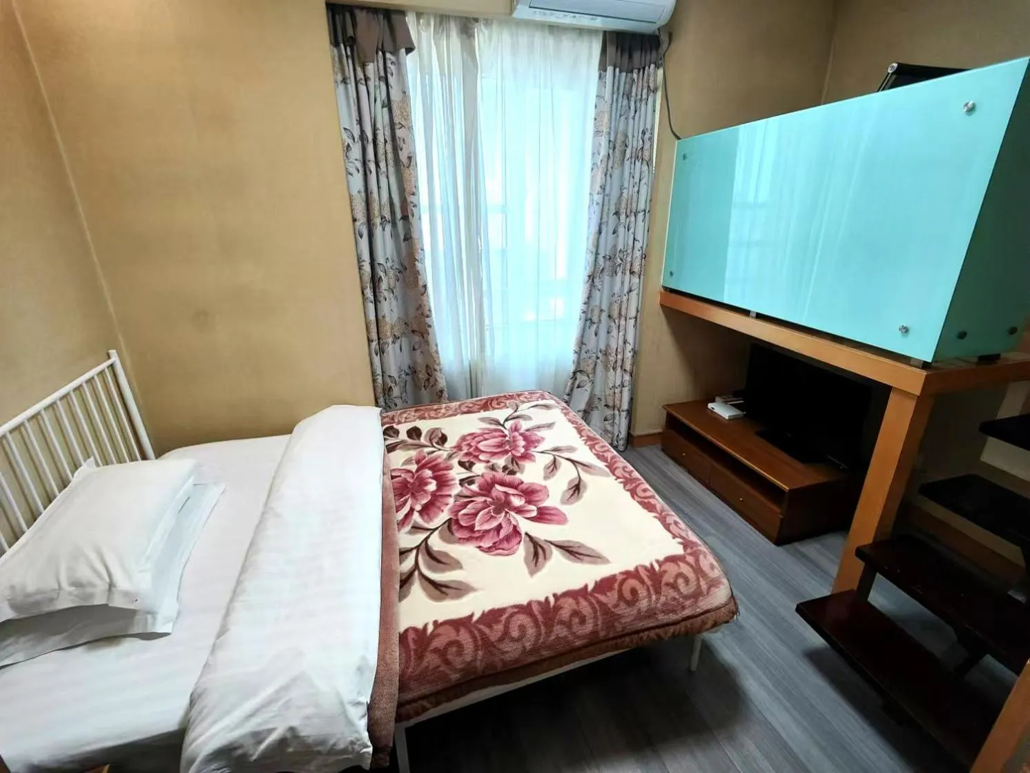 Bed in Xinshikong Apartments- Abest Zhongshan Park No.1