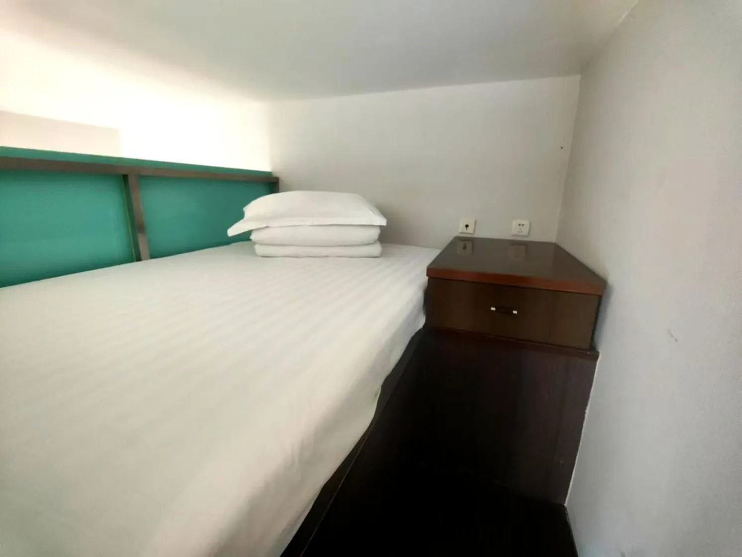 Bed in Xinshikong Apartments- Abest Zhongshan Park No.1