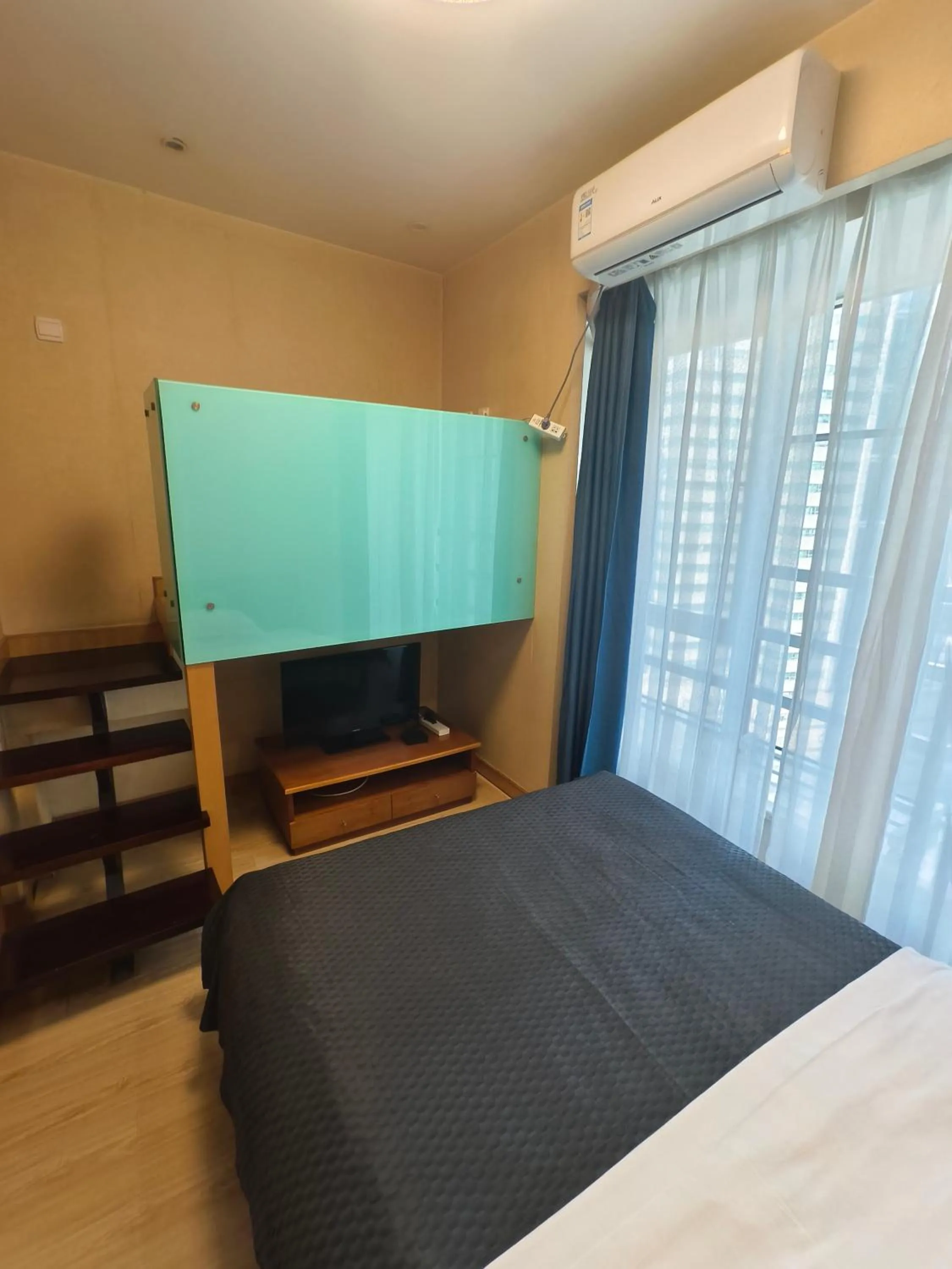 Bed in Xinshikong Apartments- Abest Zhongshan Park No.1