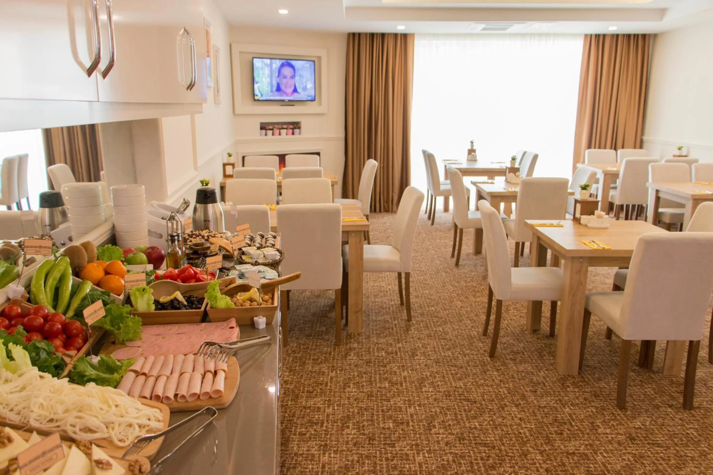 Restaurant/places to eat in Goldhan Hotel