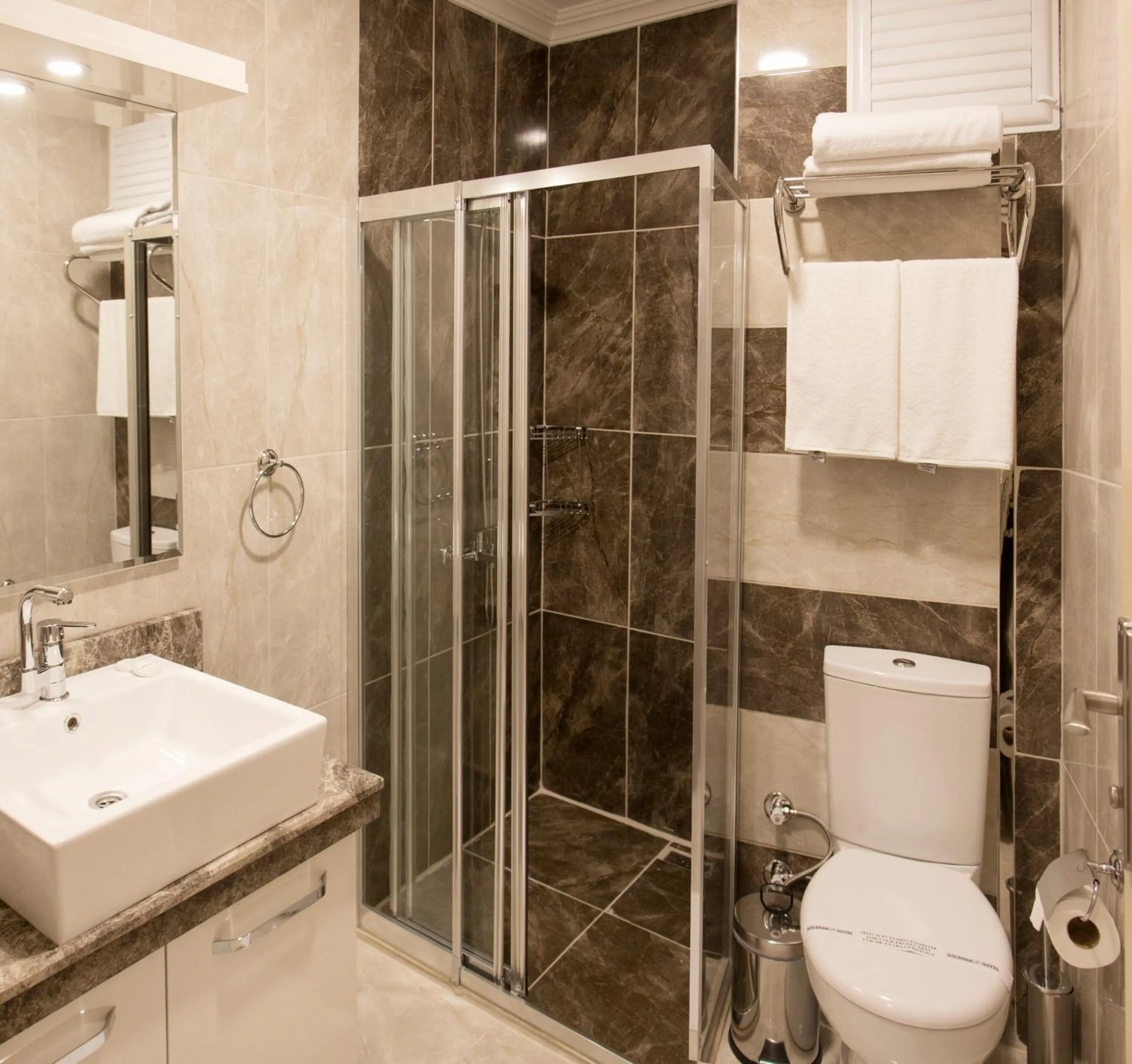 Shower in Goldhan Hotel