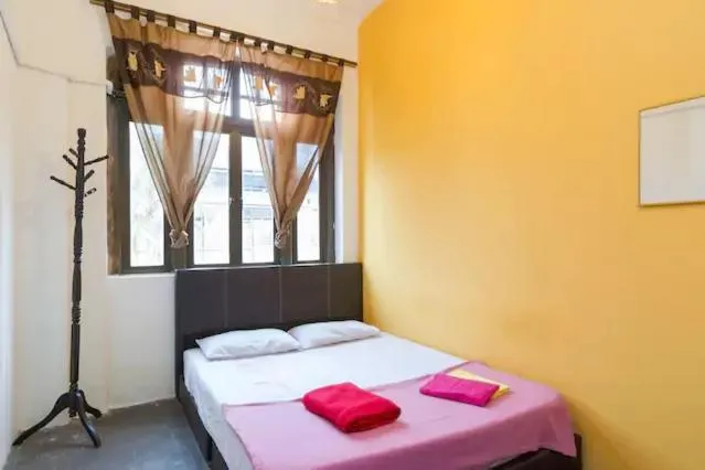 Bed in Cocoa Mews Cafe and Homestay