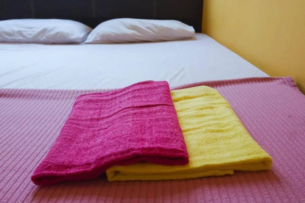 Bed in Cocoa Mews Cafe and Homestay