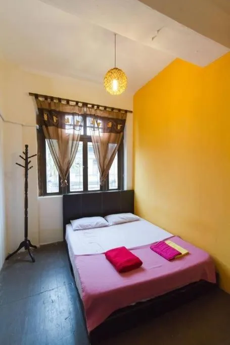 Bed in Cocoa Mews Cafe and Homestay