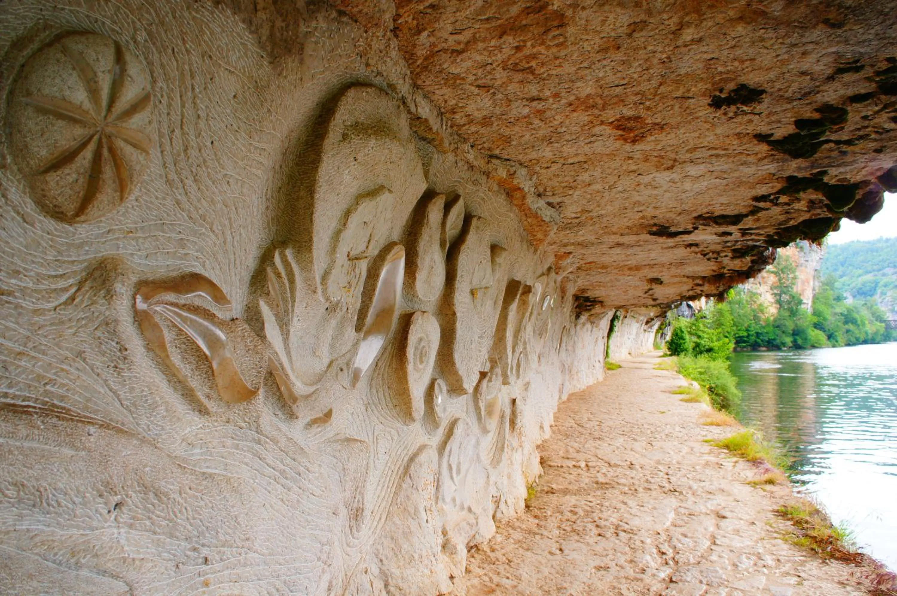 Natural landscape in Hôtel Les Gabarres