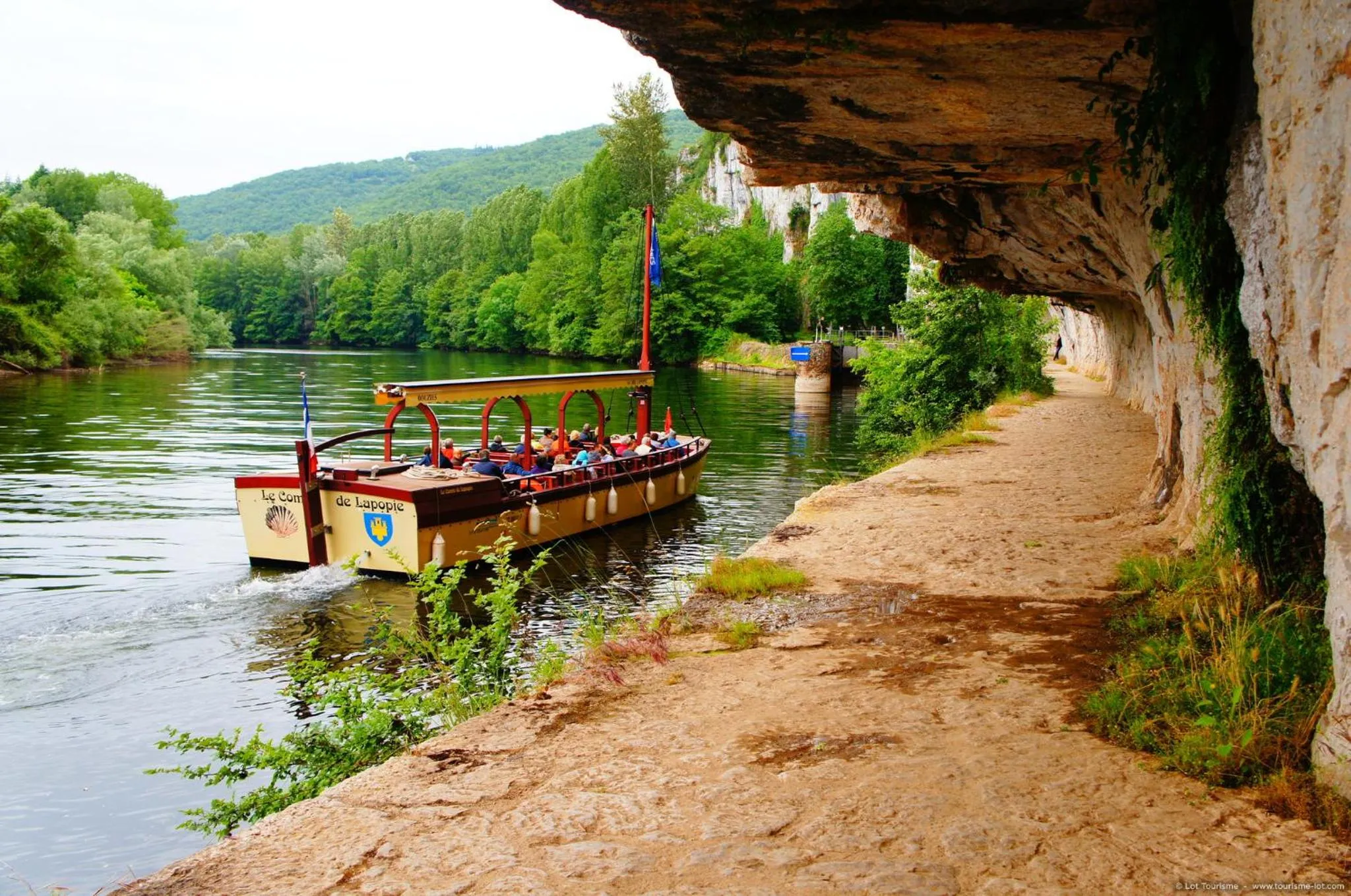 Natural landscape in Hôtel Les Gabarres