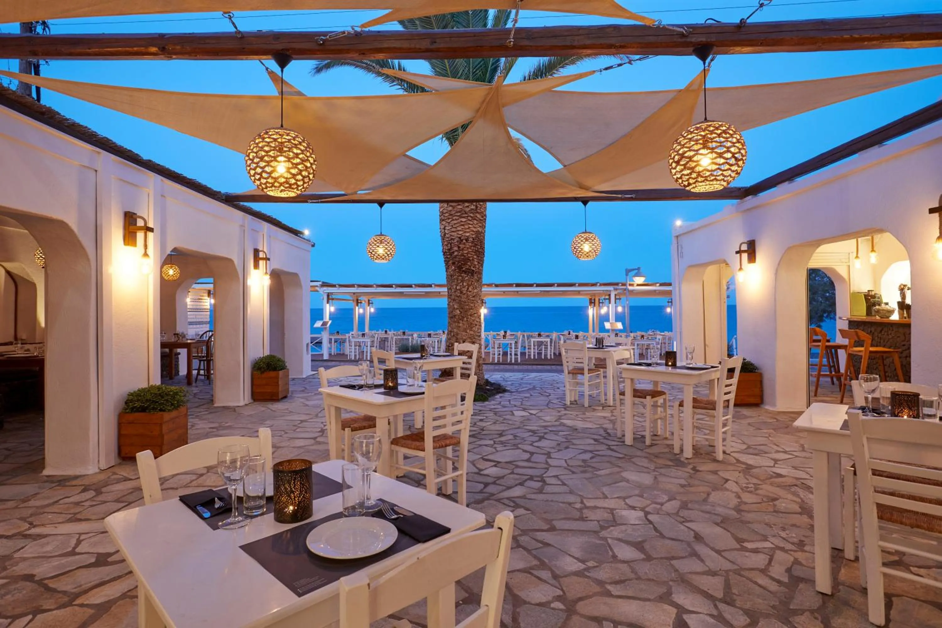 Restaurant/places to eat in Hotel Sunshine