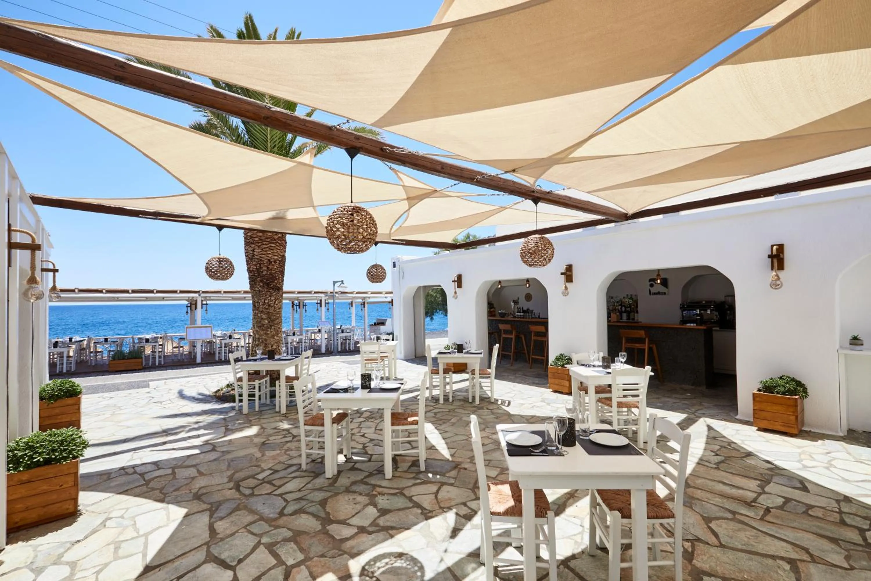 Restaurant/places to eat in Hotel Sunshine