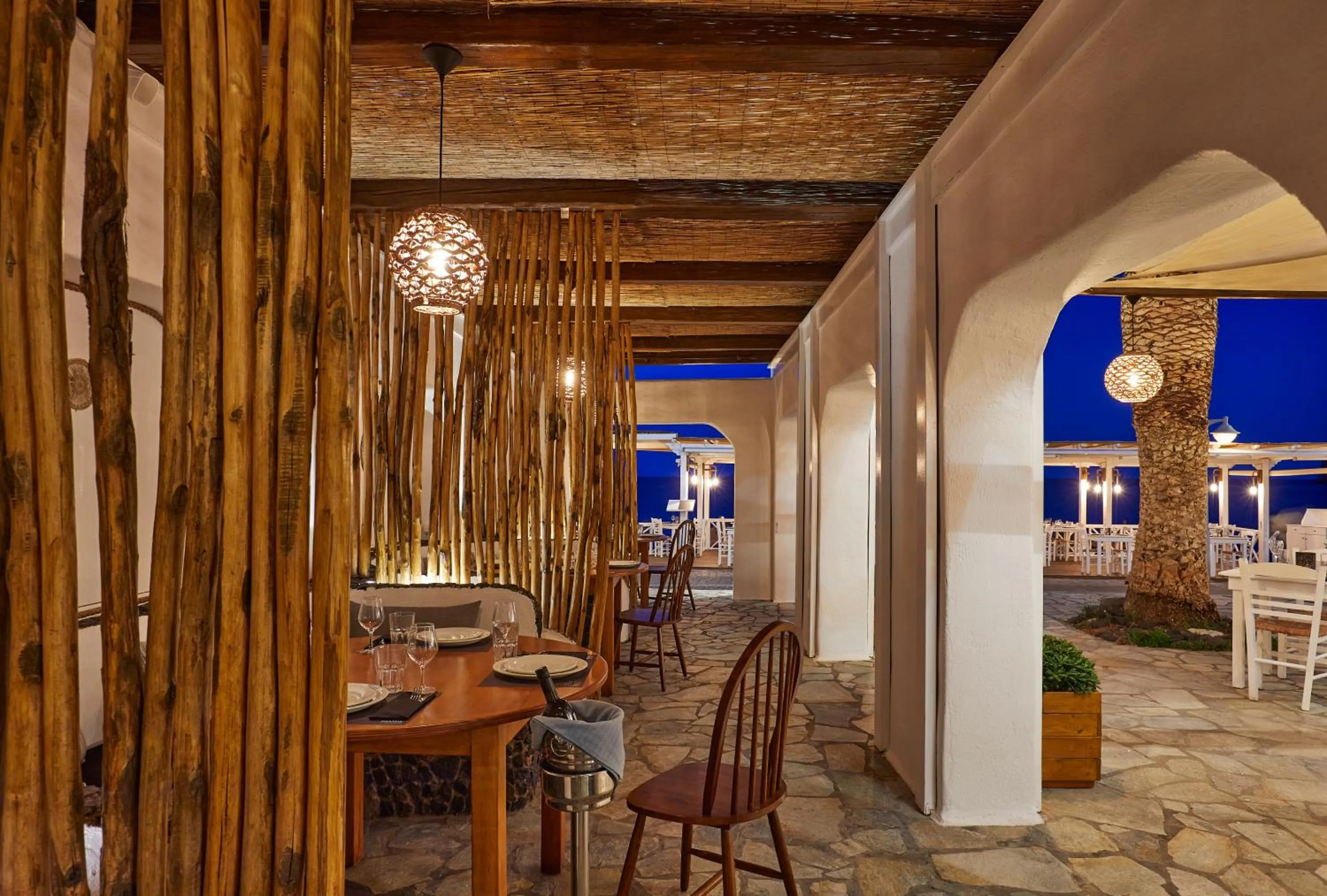 Restaurant/places to eat in Hotel Sunshine