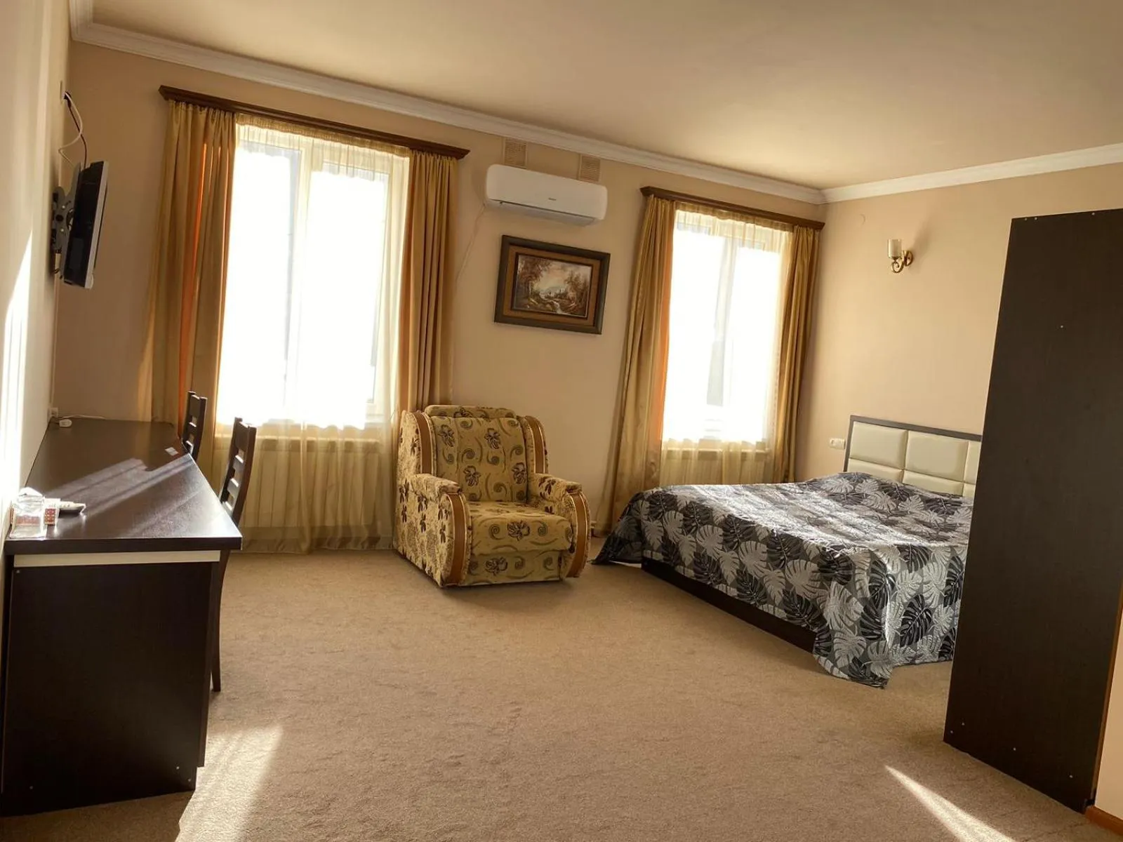 Photo of the whole room, Bed in Mina Hotel