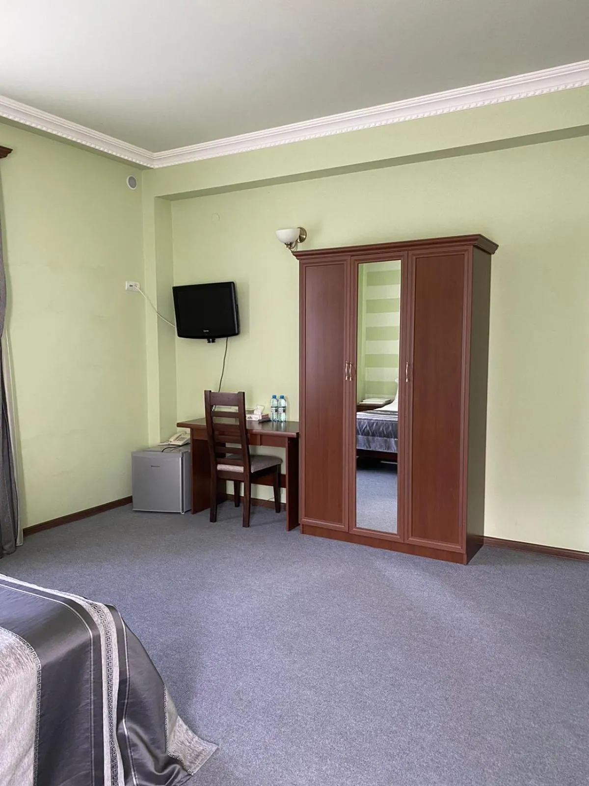 wardrobe in Mina Hotel