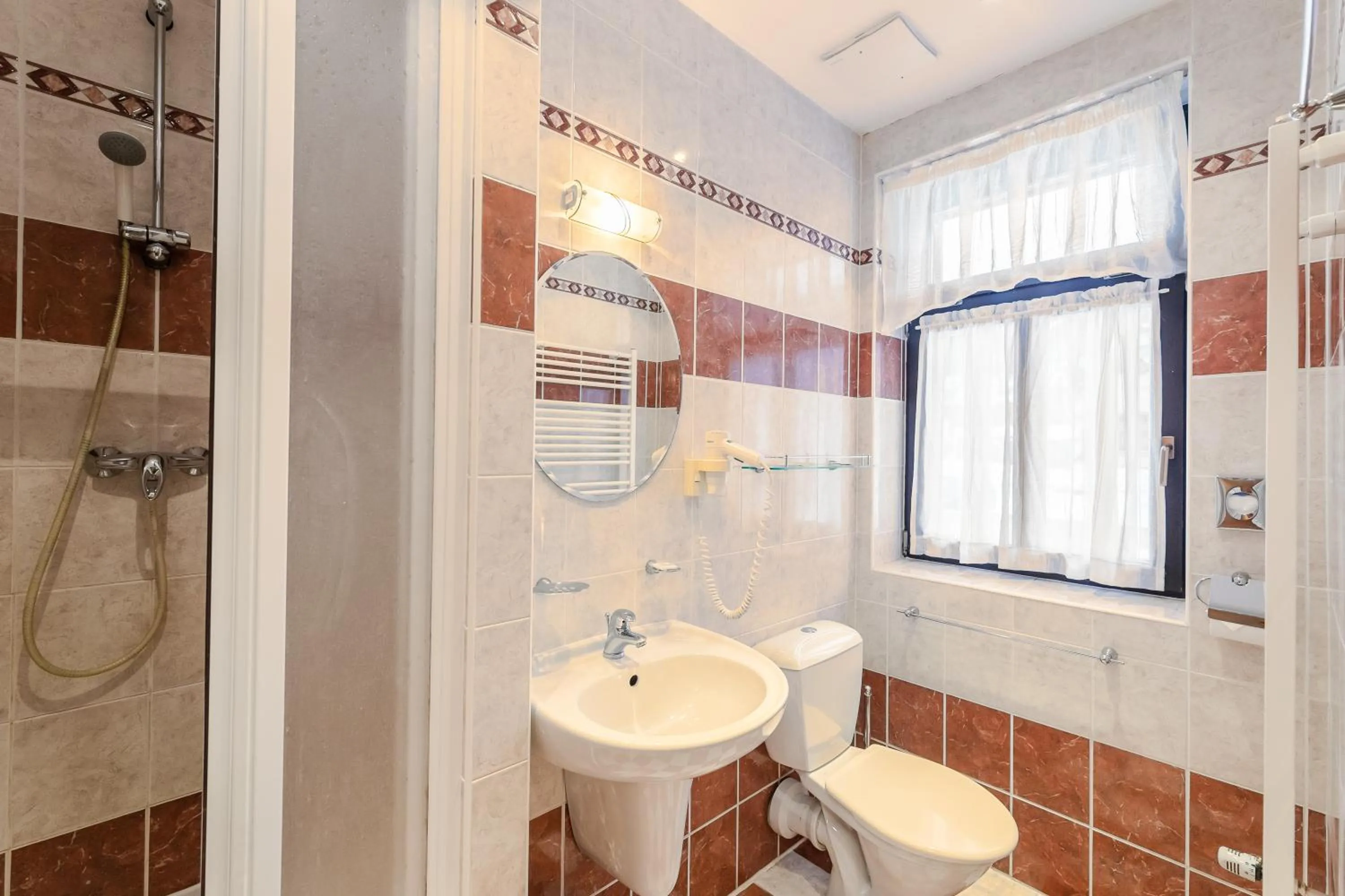 Bathroom in Hotel Perla Jizery