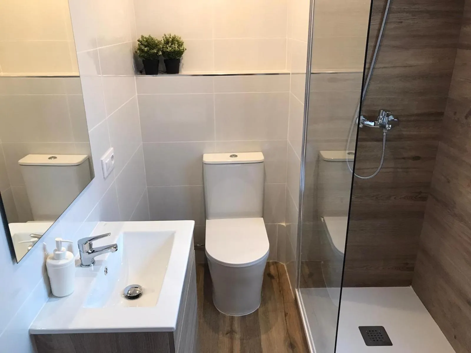 Shower in Sweet BCN Studio with Terrace